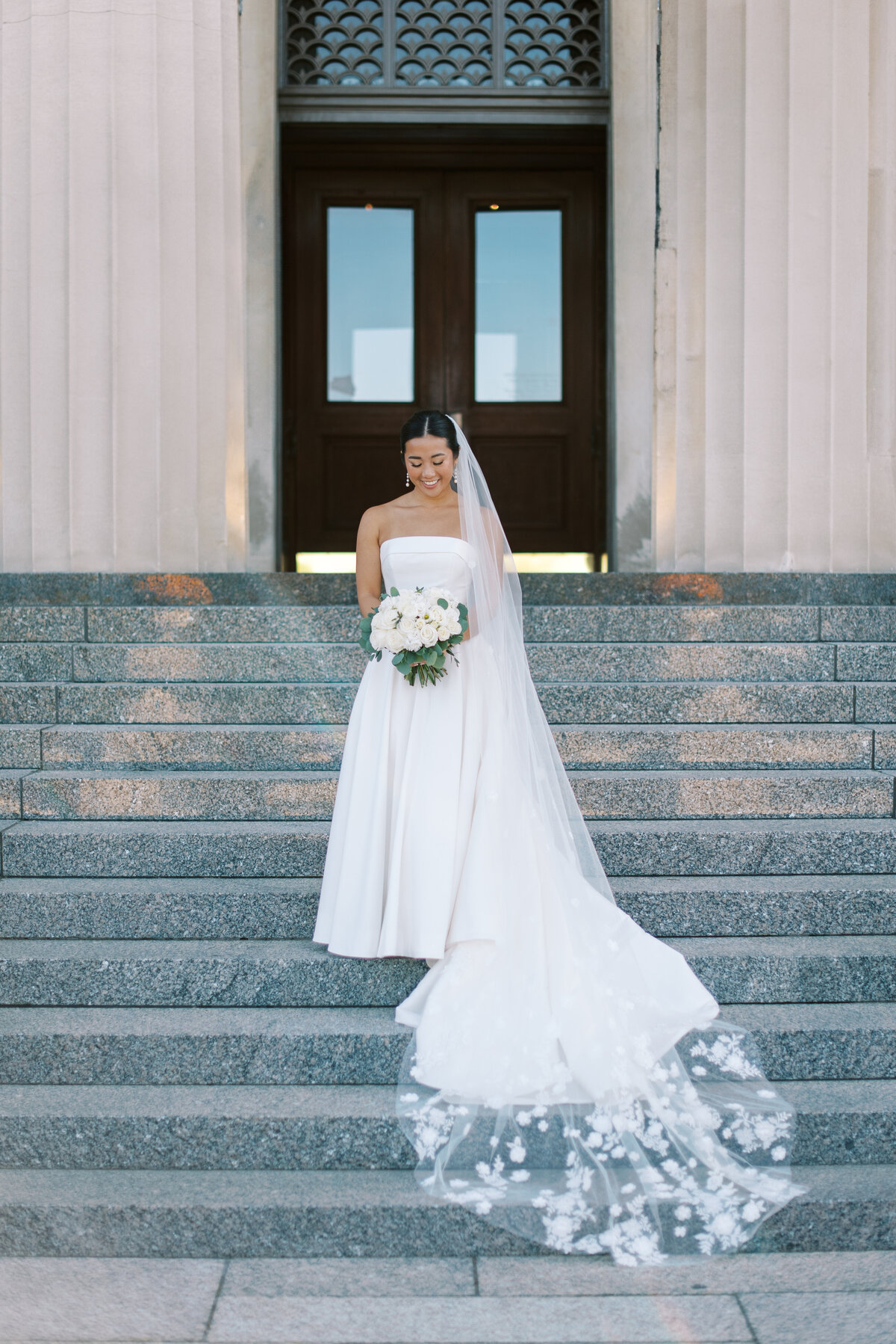 cassie-nichole-photography-cincinnati-ohio-wedding-photography-the-view-at-mt-adams-hannah-jeff-wedding-day-bride-and-groom-34