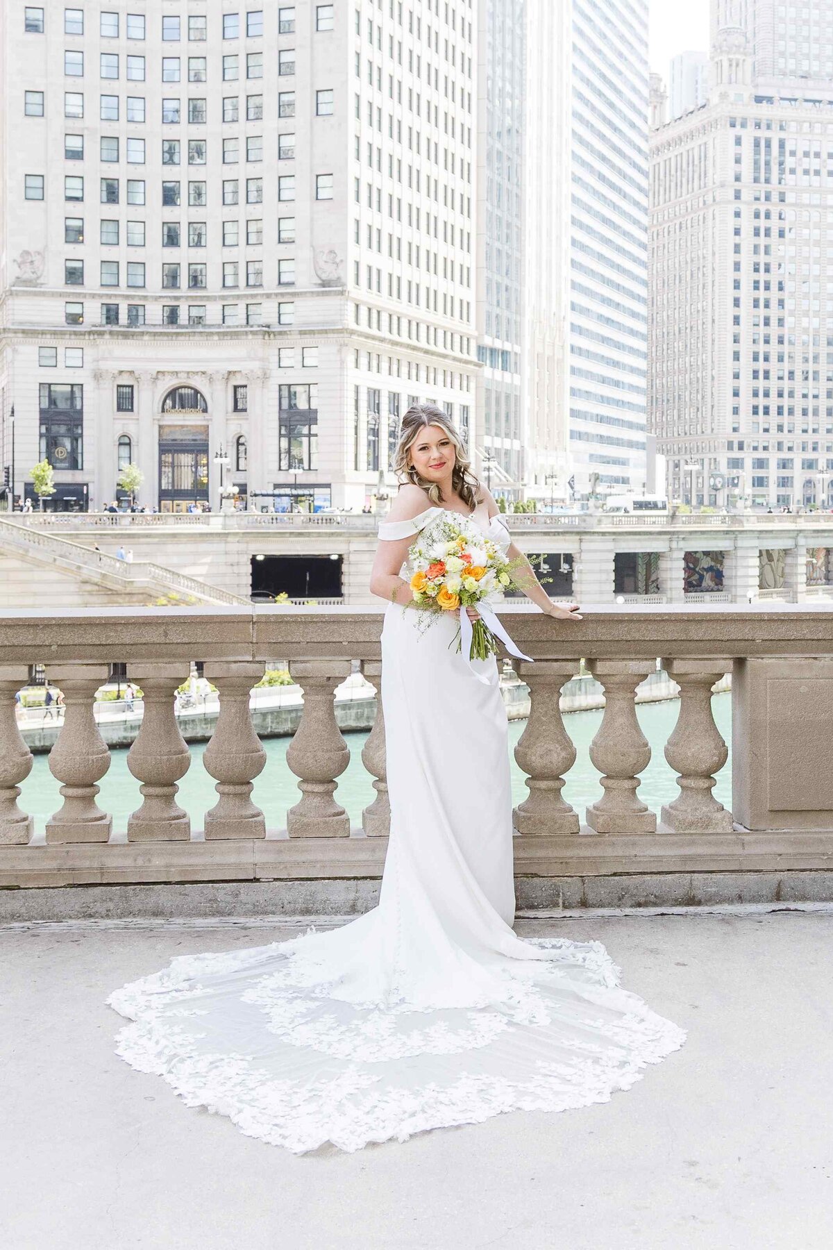 22-Chicago-riverwalk-bride