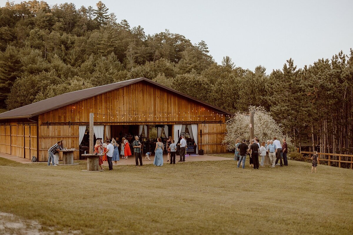 burlap-and-bells-wisconsin-wedding-venue-35