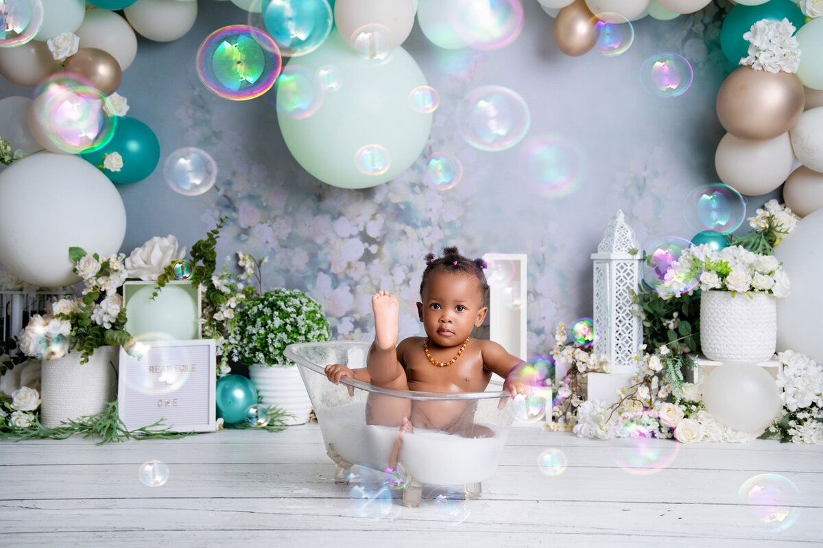 green and white cake smash