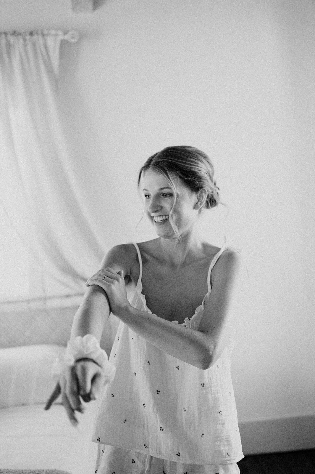 Herentals, salon weddings, moody, authentiek, alternatief trouwen,bruid, 2026, elopent, intiem, spontaan, tijdloos, trouwfotograaf, antwerpen - klaarmaken & first look-112