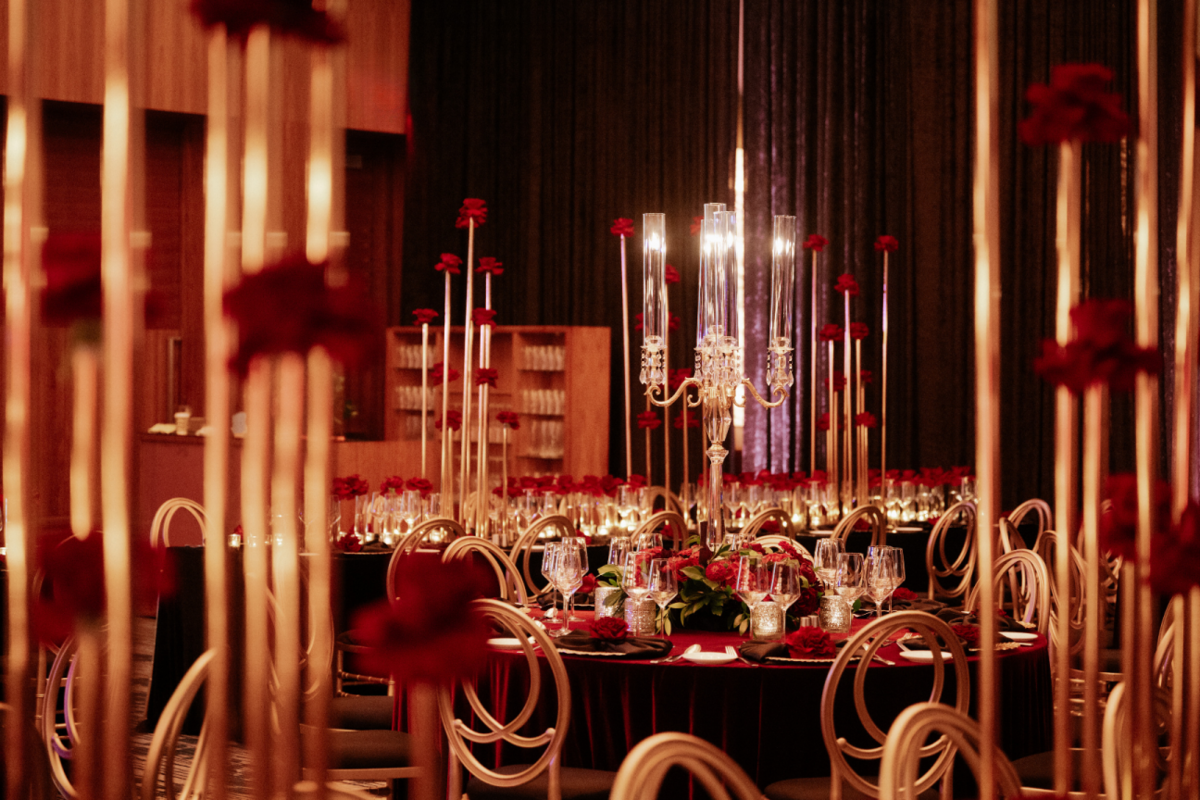 black-gold-pink-burgundy-wedding-reception-gold-gotham-candelabras-red-roses