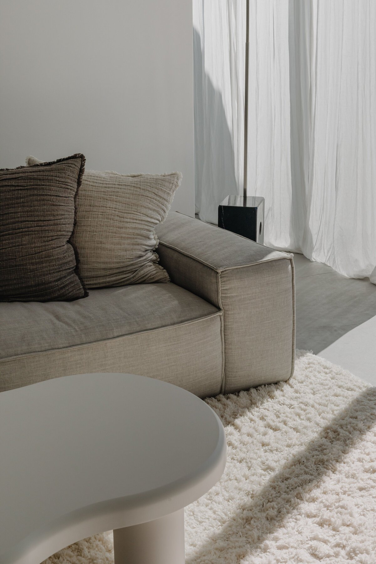 processed_kaboompics_minimalist-interior-decor-home-living-moments-collection-33223