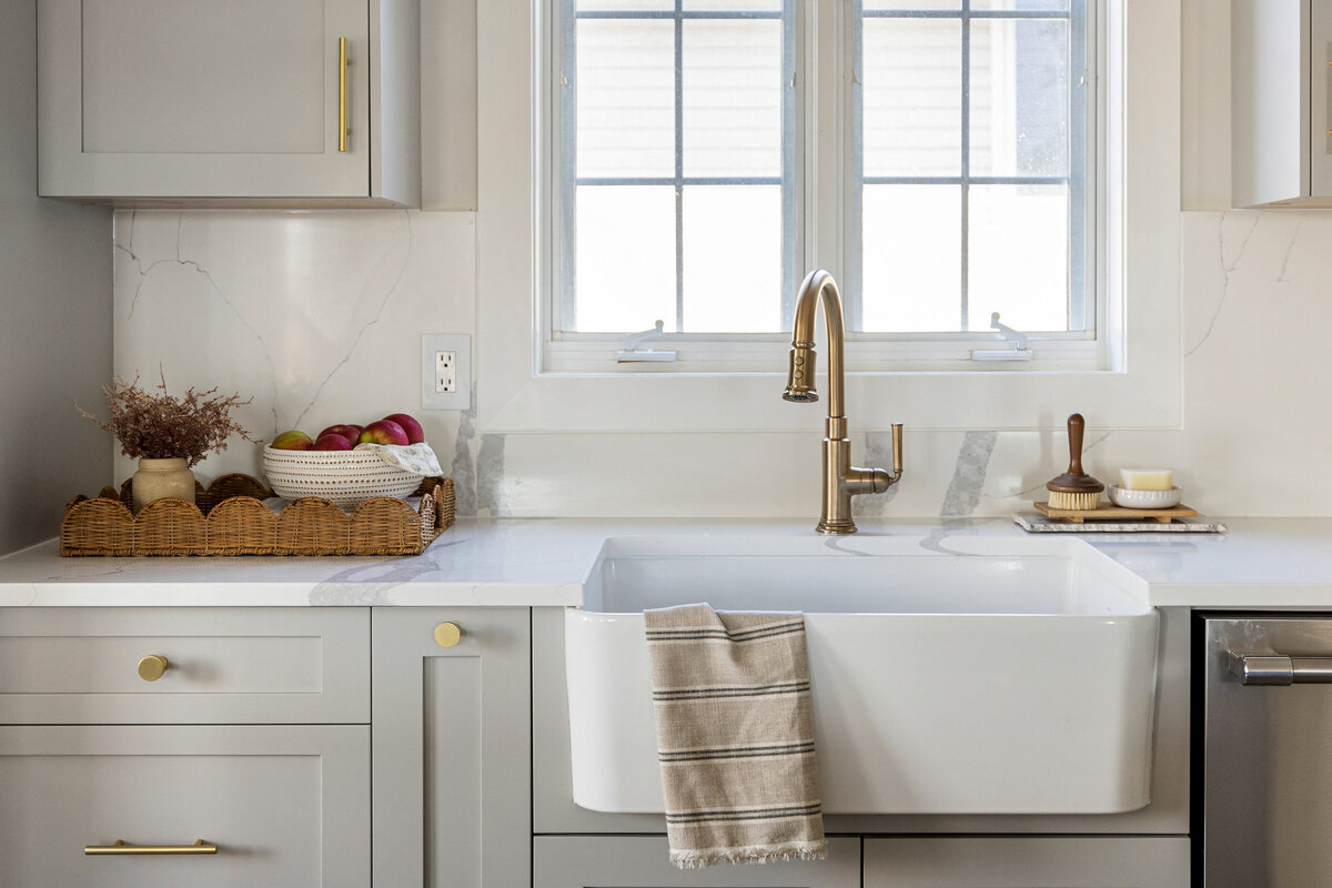 West on Bev apron sink