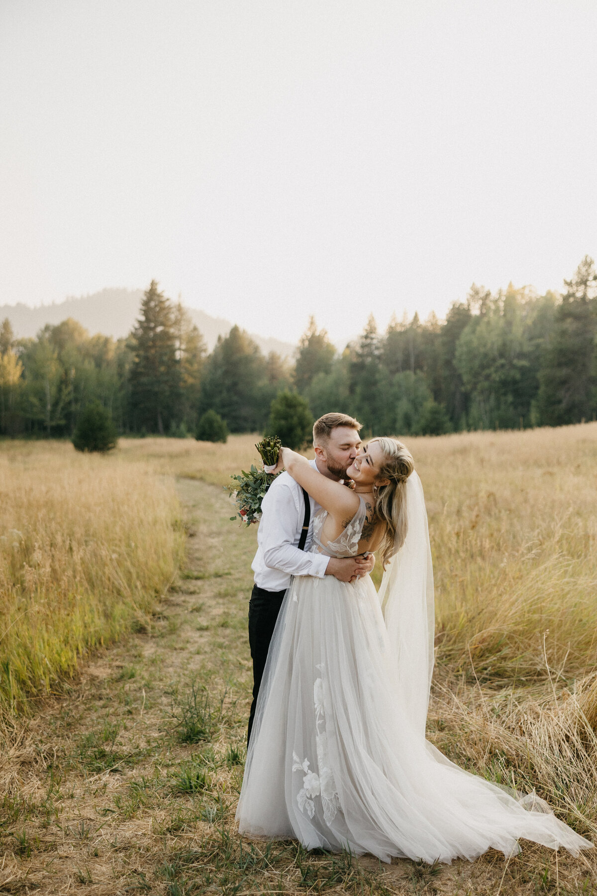 bride and groom golden hour photos