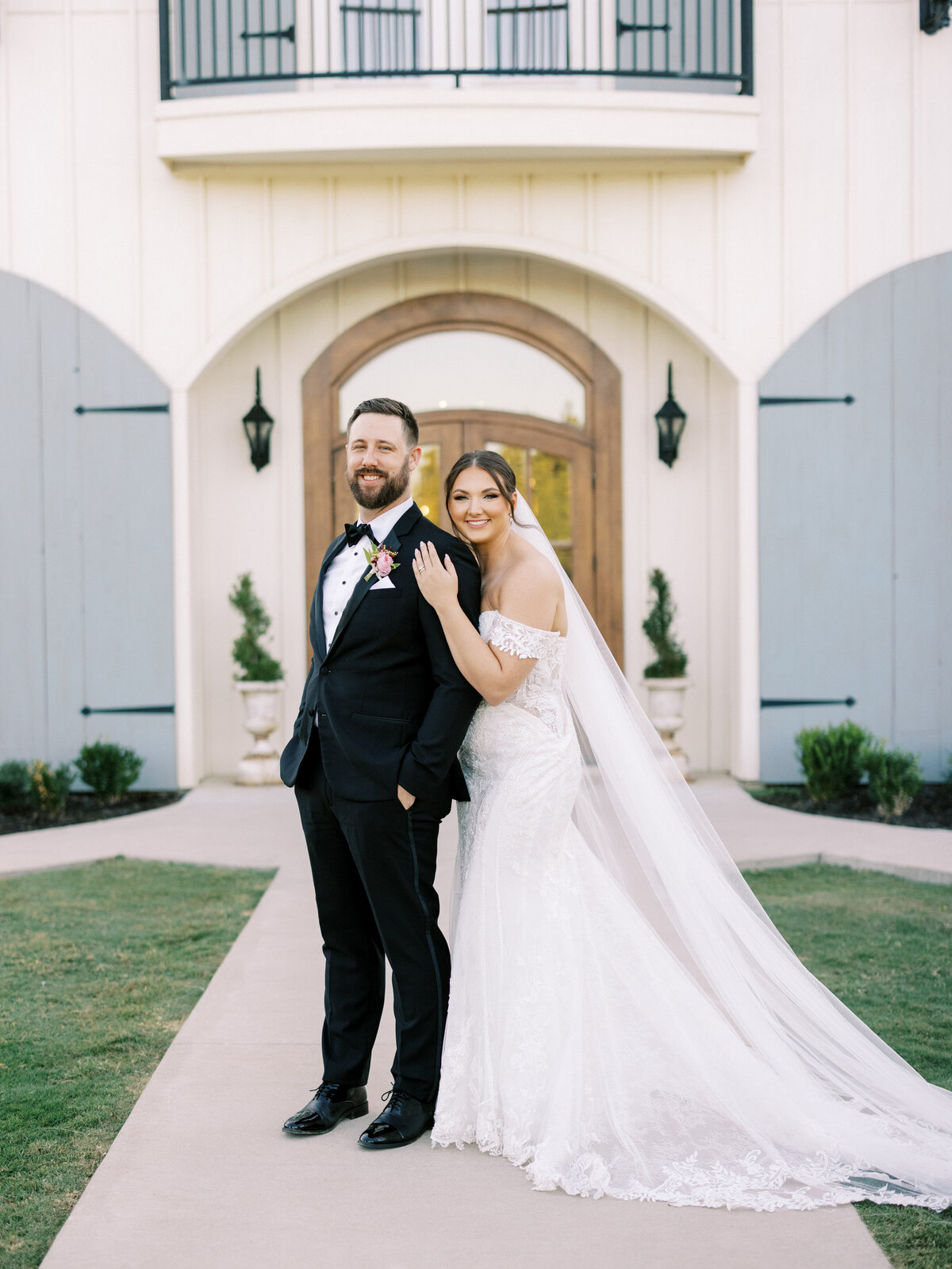 bride-and-groom-portraits-north-texas-the-french-farmhouse-wedding-7