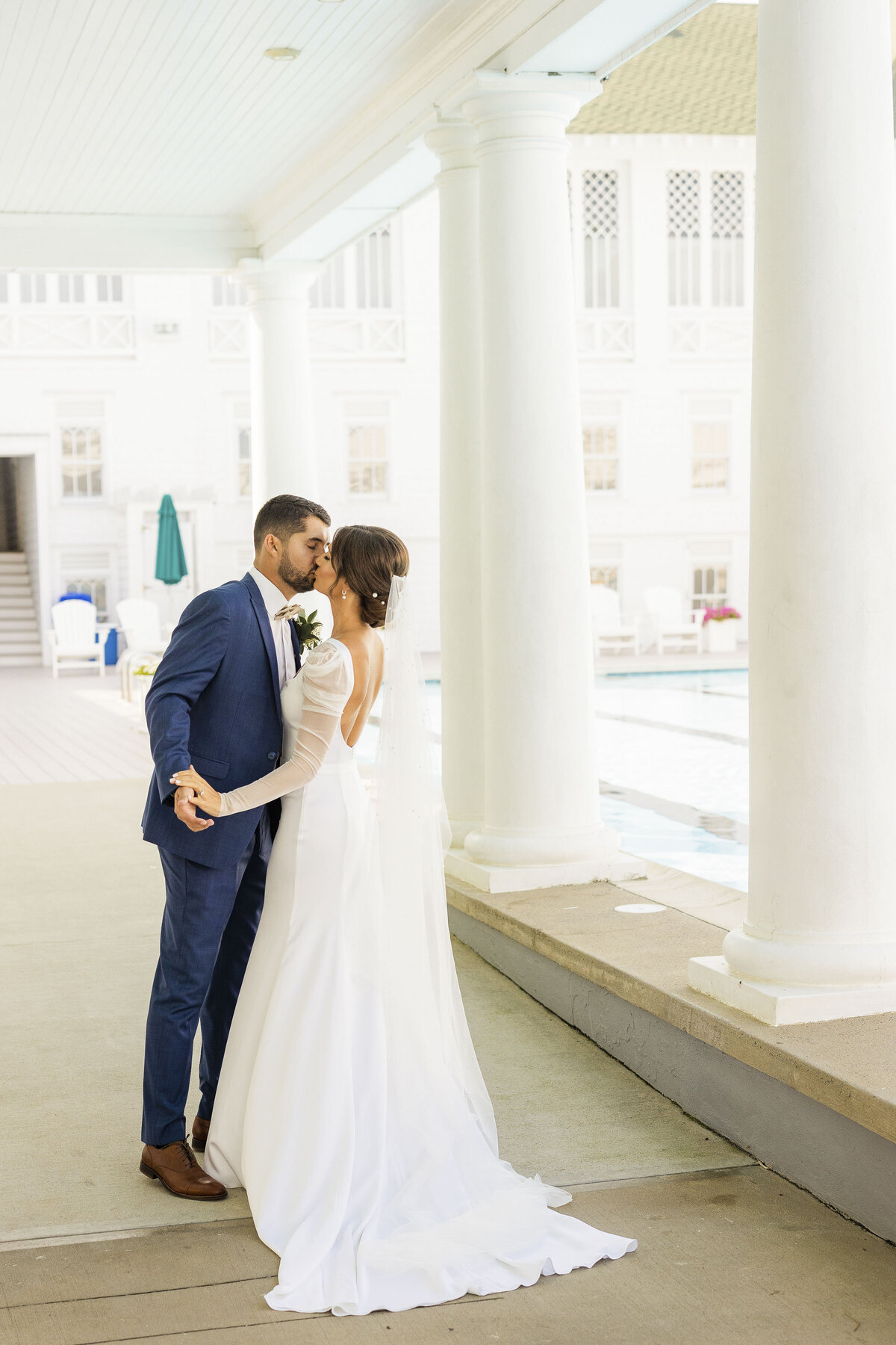 Beach Club Modern Chic Wedding with Touches of Pearl and Gold - Top East Coast Wedding Photography - Ashley Mac Photographs - New Jersey - New York - Connecticut - Rhode Island -34