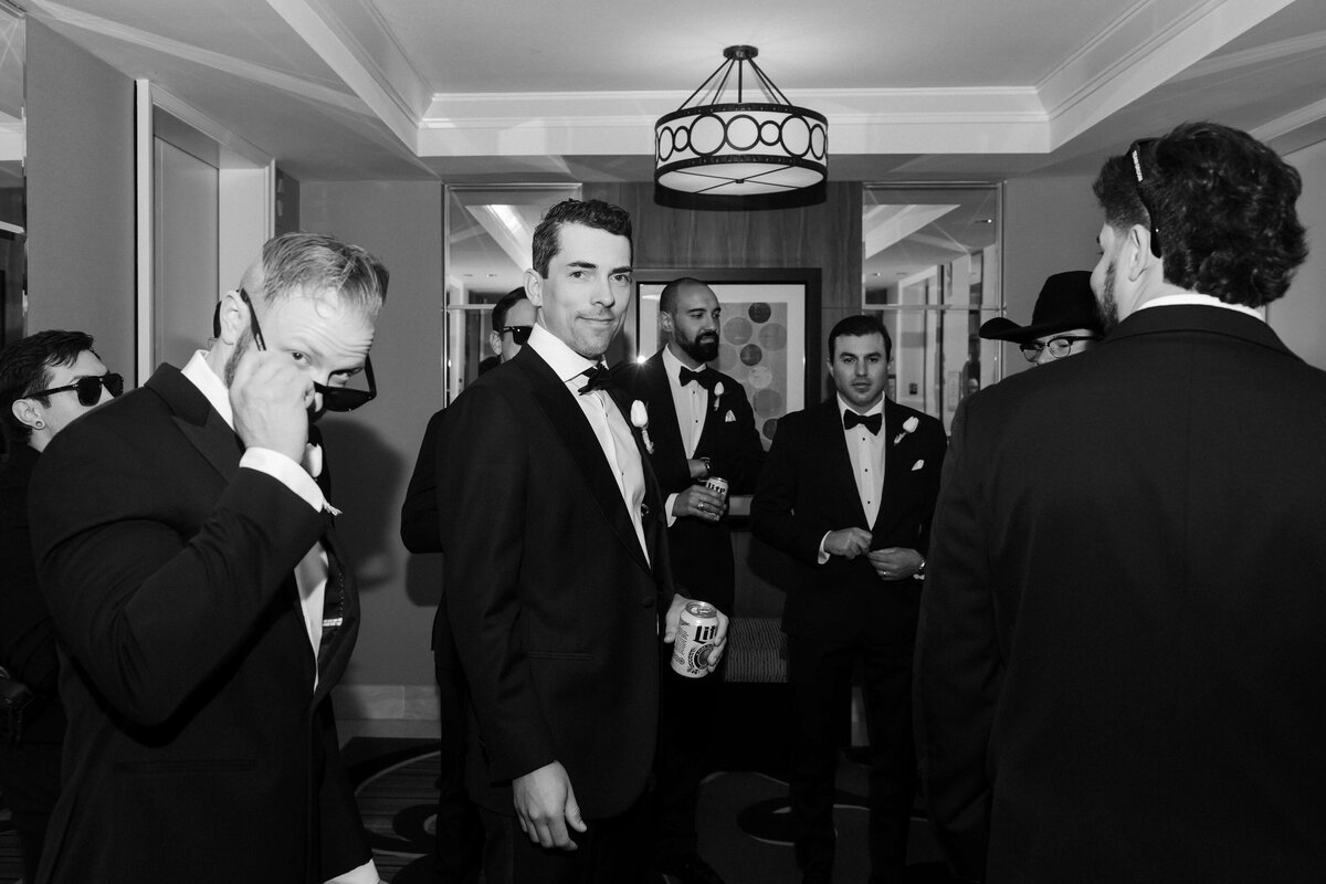 9riskyexposure_samantha-rydge_las-vegas-elopement-photography