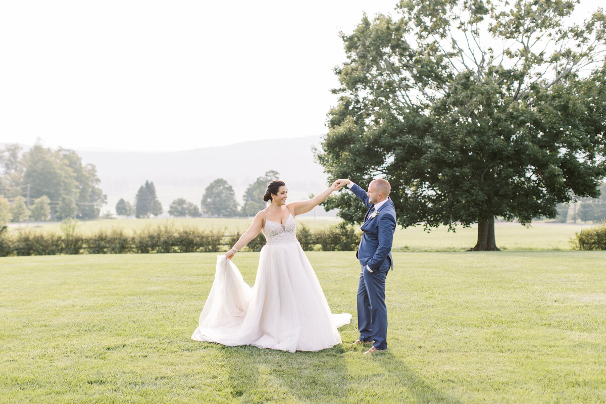 bride-and-groom-portraits-at-lion-rock-farm