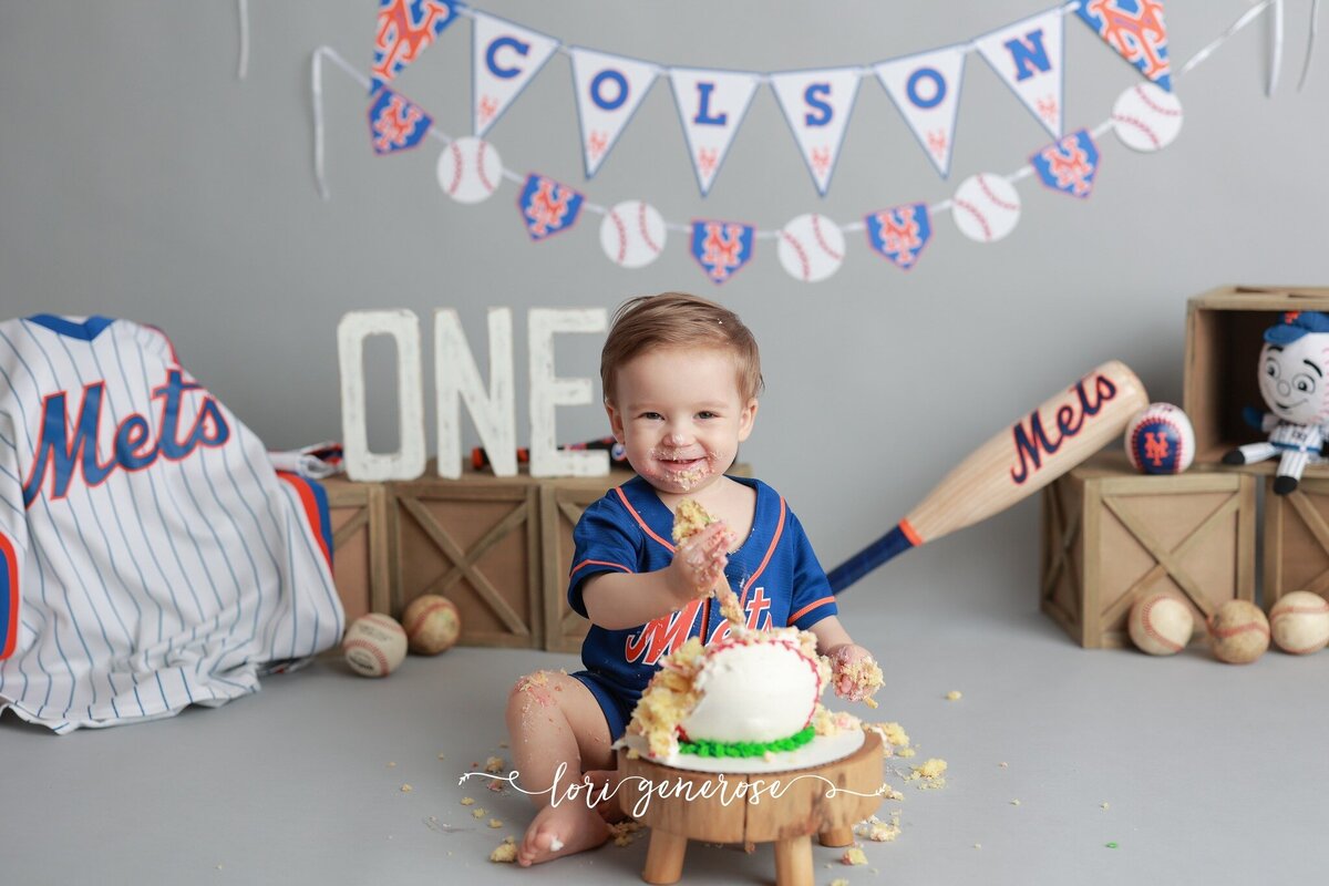 lehigh-valley-photographer-lori-generose-lg-photography-mets-baseball-themed-cake-smash-boy-allentown-pa