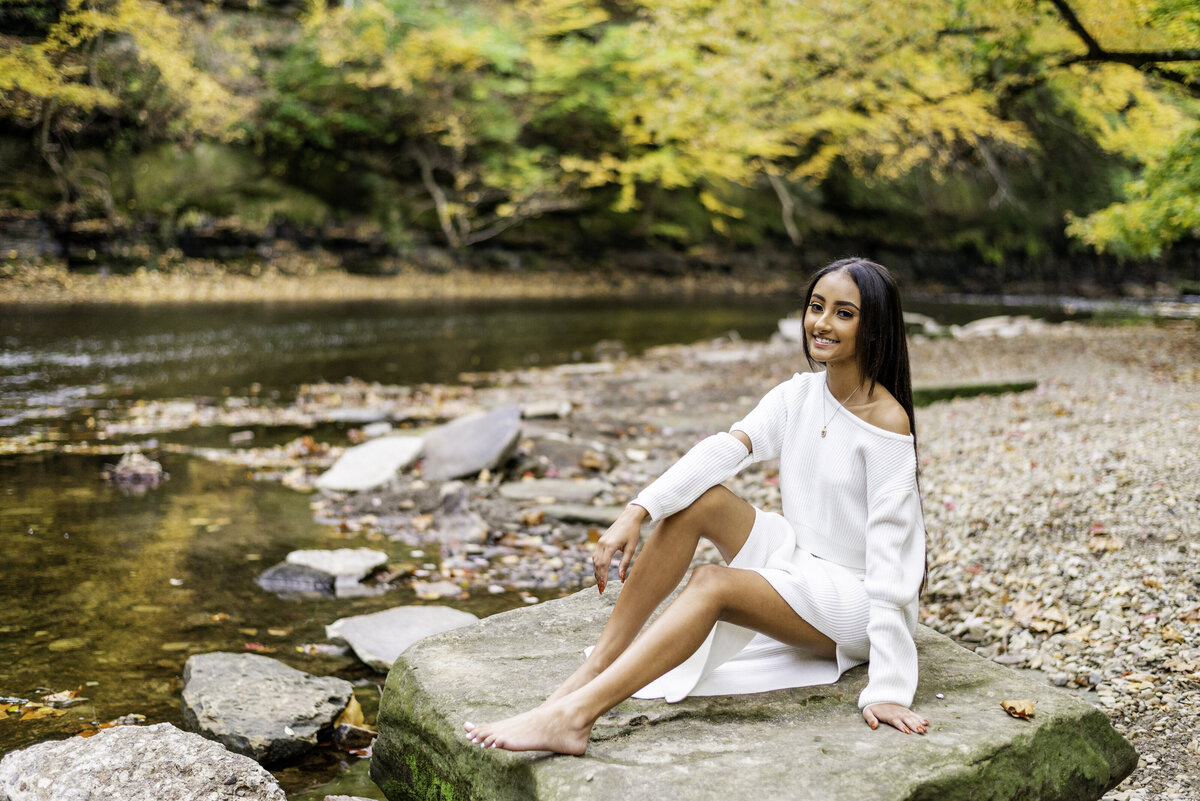 Senior-portrait-session-at-the-viaduct-park-cleveland-ohio-with-jam&co-studios-black-senior-portrait-photographer