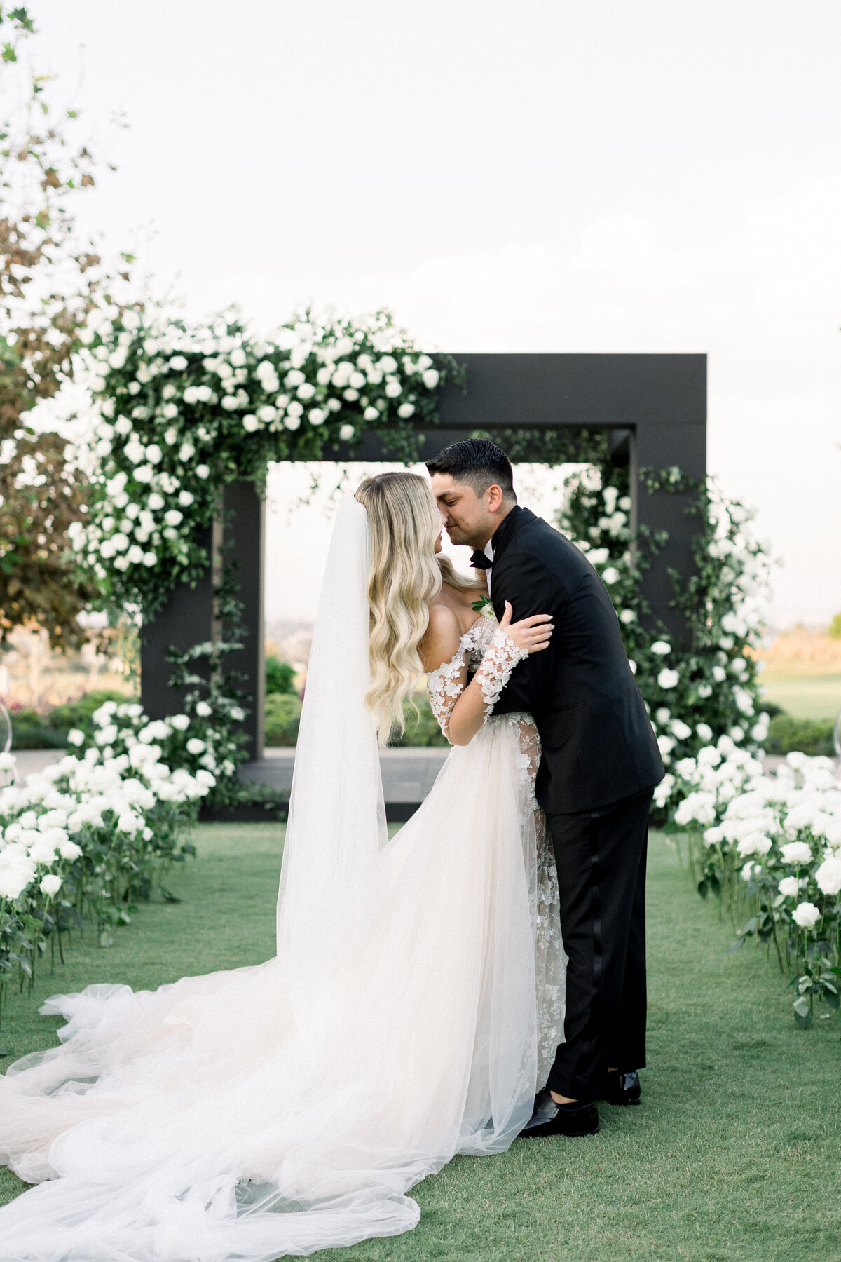 Previews Alexis and Dustin Rolling Hills Country Club Wedding _ Hello Blue-34