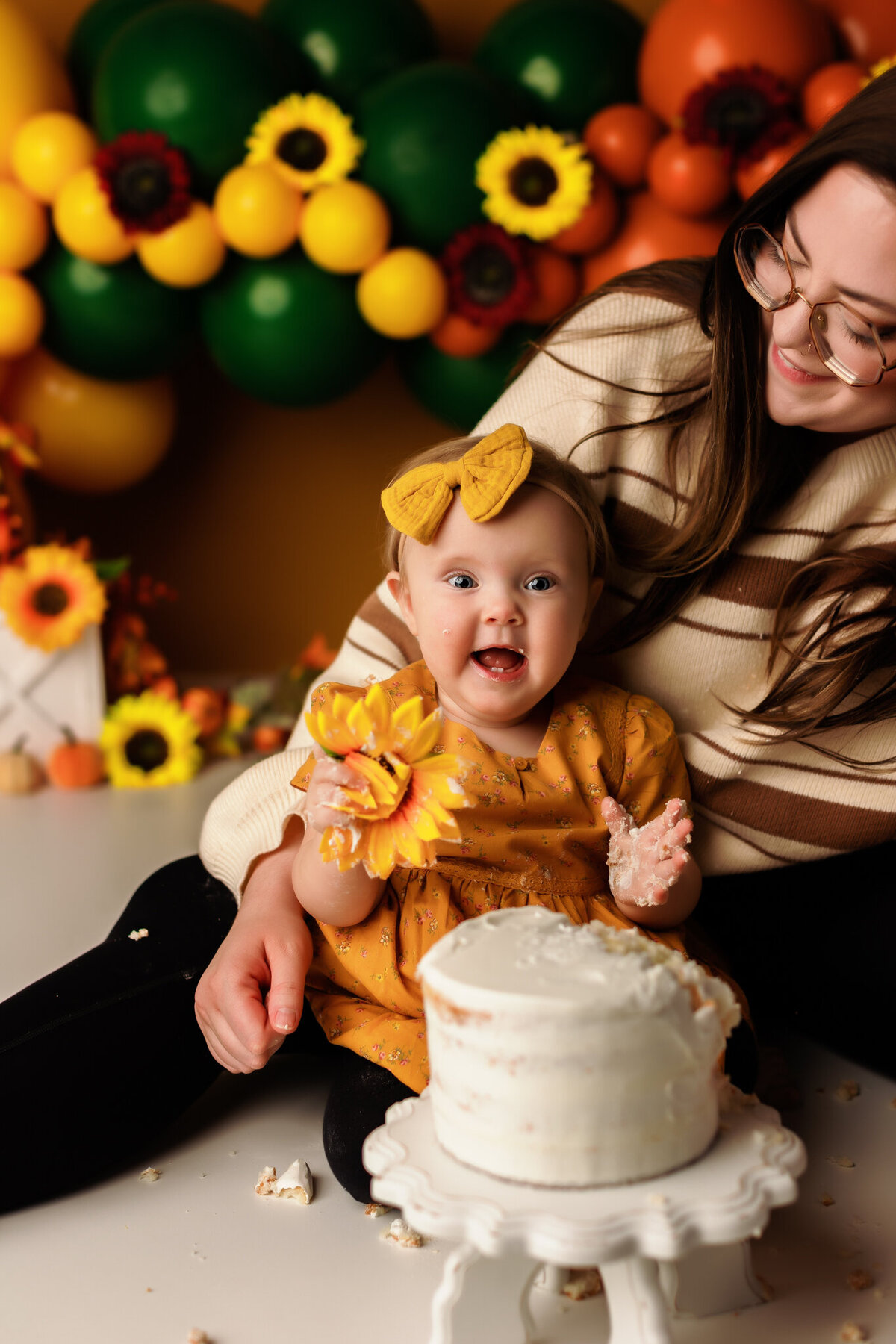Best NW Arkansas cake smash photographer, cake smash photography near me, baby birthday photoshoot NW Arkansas