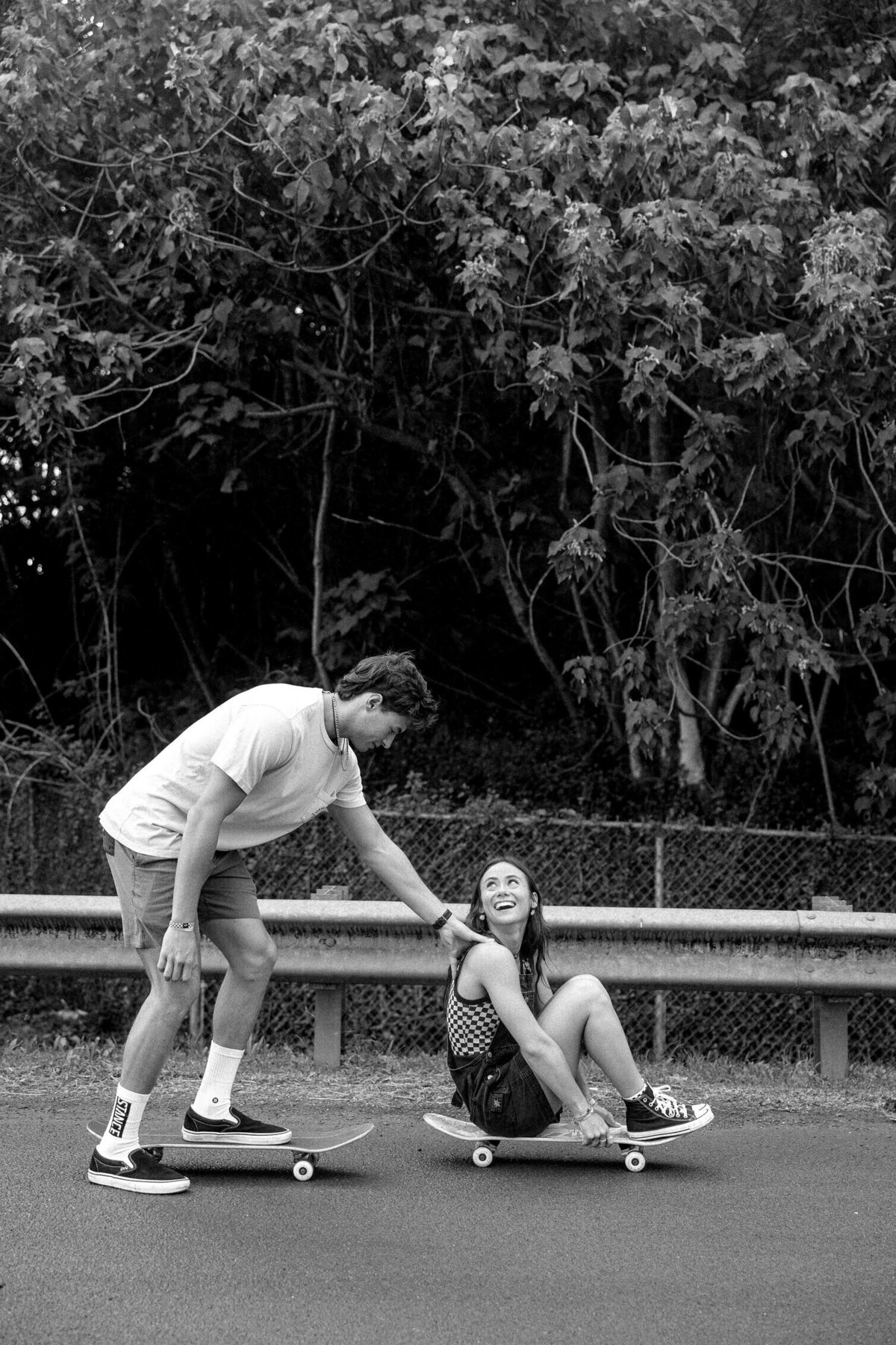 North_Shore_of_Oahu_Engagement_Photos_Skateboards_Laie_Kahuku_Haleiwa-39