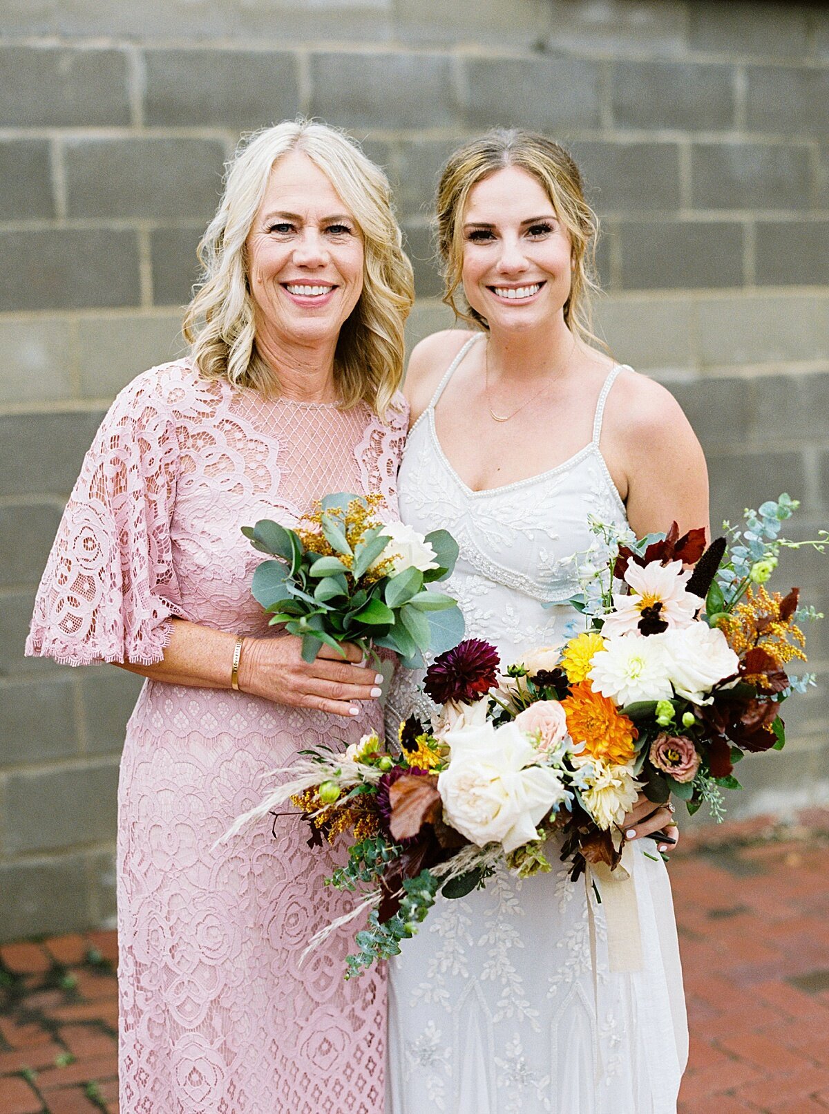 Bridesmaids with Fall floral bouquets at Mopac Event Center in Forth Worth, Texas | Vella Nest Floral Design
