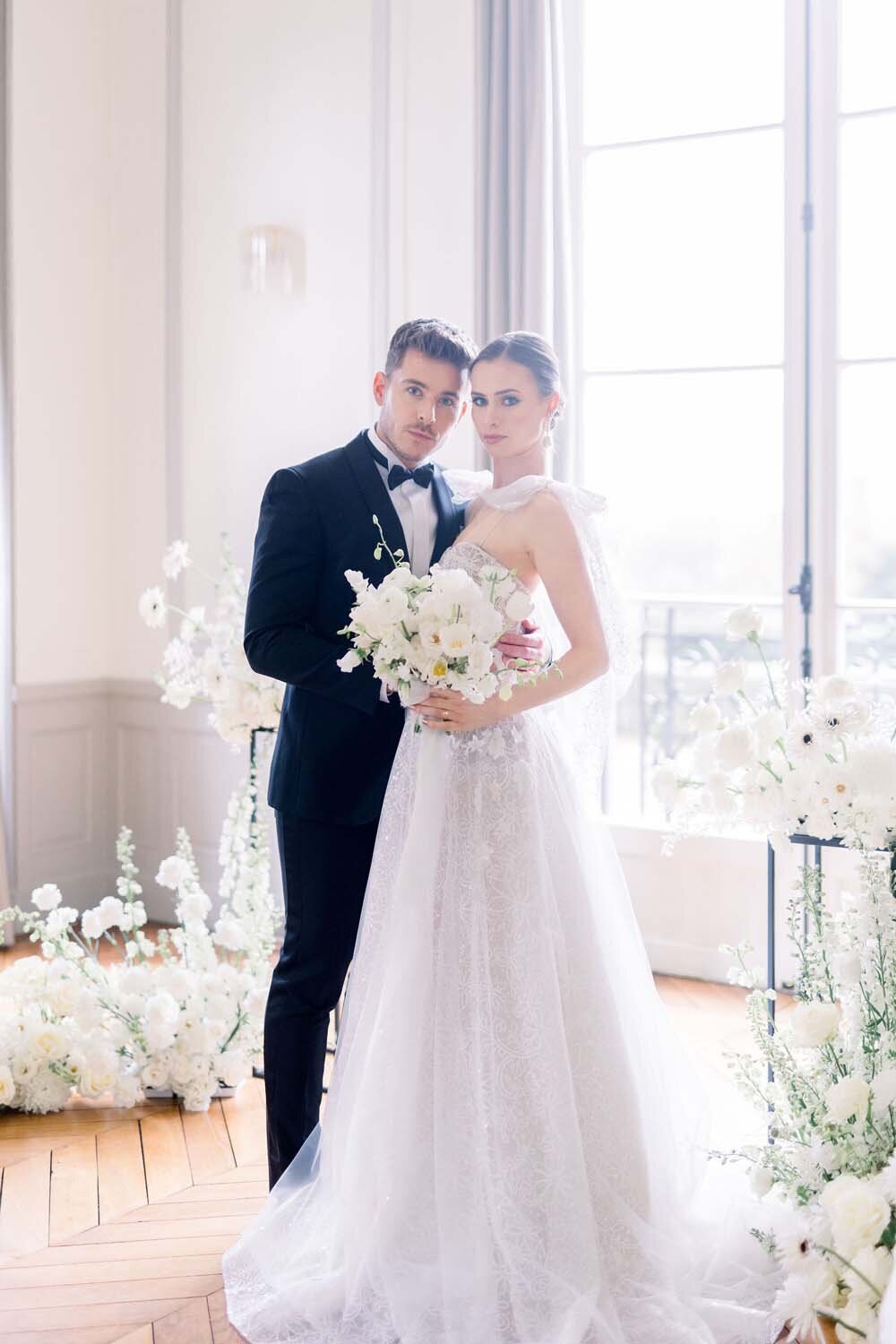 Parisian couture wedding in Black and White at chateau de Bonaventure Paris Veronique Lorre floral designer Aude lucas27