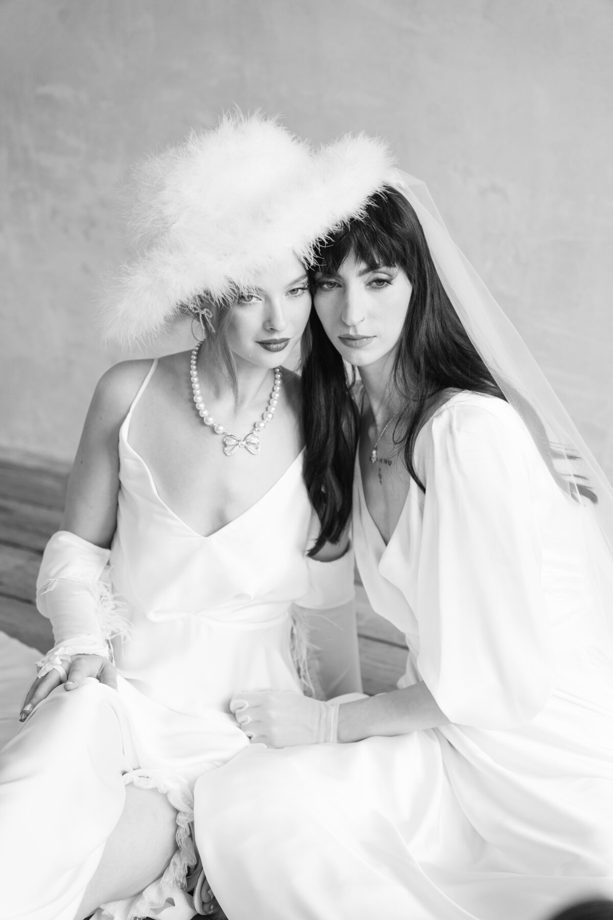 RuizRocksWeddings_Modern Editorial Photo_Rolling in Roses00145