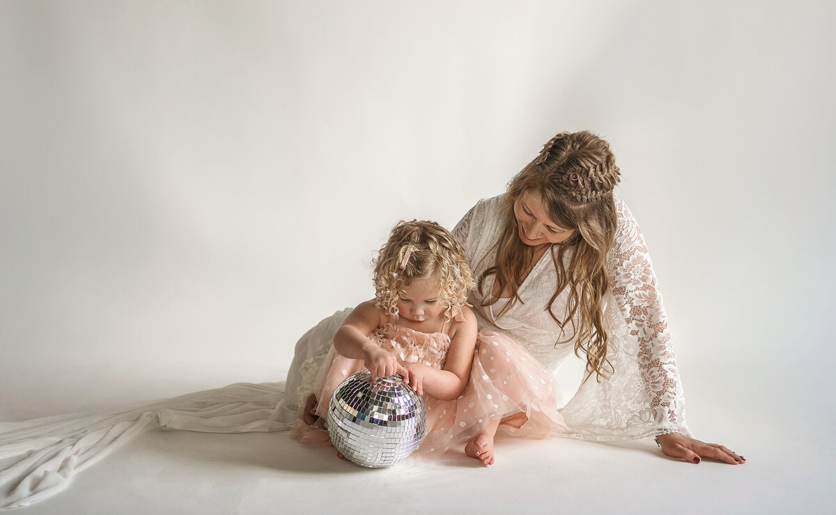 Buffalo NY WNY and Rochester NY family photographer. Lewiston ny williamsville ny amherst ny clarence ny newfane ny lockport ny medina ny family photographer mommy and me photography