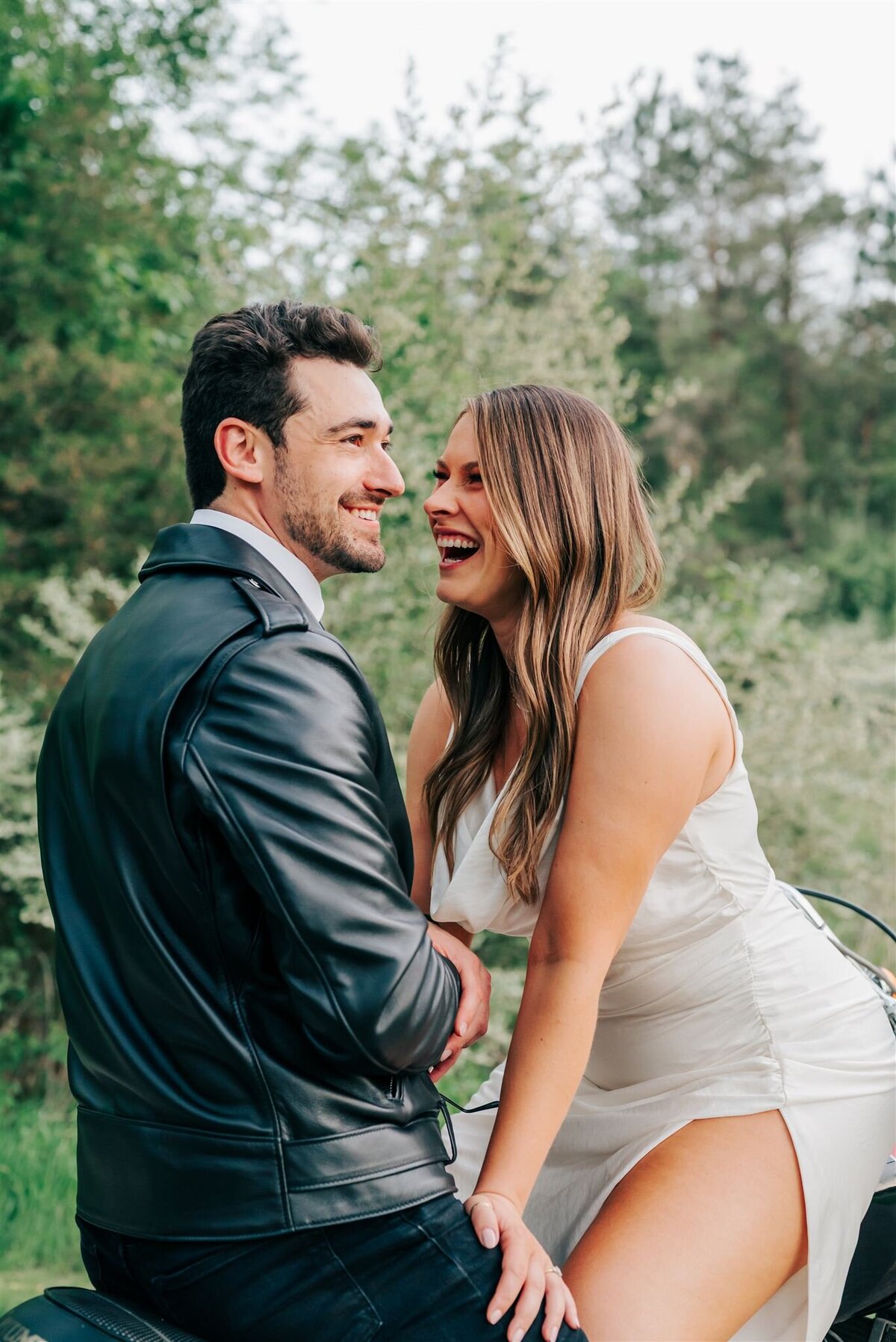 MICHIGAN-WEDDING-PHOTOGRAPHER-KENSINGTON-METROPARK-ENGAGEMENT-SESSION-CAPTURED-BY-KELSEY-DF-80_websize