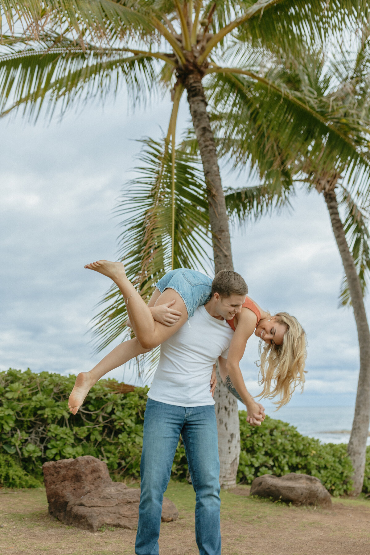 Couples Photographer in Ko Olina Disney Aulani 