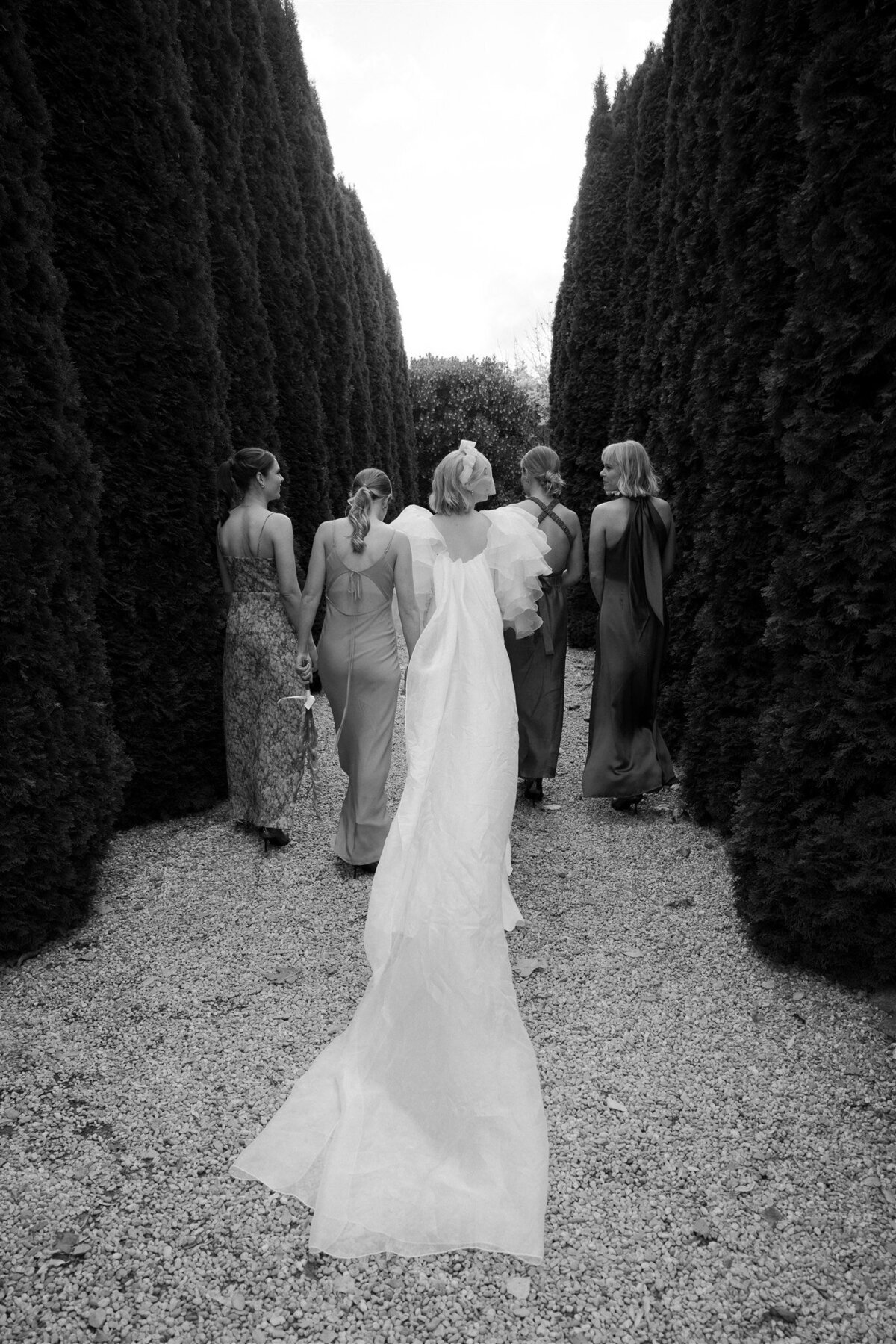blackandwhite-bridalparty-winehouse-queenstown-wedding