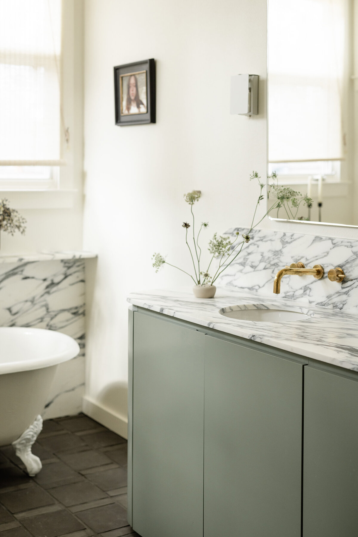 house-franc-hyde-park-bathroom-remodel-historic-home-design-green-vanity-curved-cabinetry-unlacquered-brass-faucet-clawfoot-tub-original-painting-arabescato-marble-countertop-historic-neighborhood-austin-texas