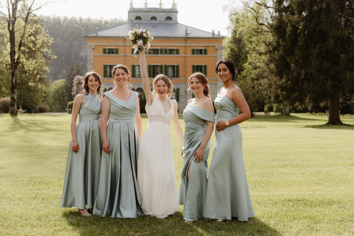 Elodie-et-Ludvik-cocktail-mariage-lance-de-bouquet3