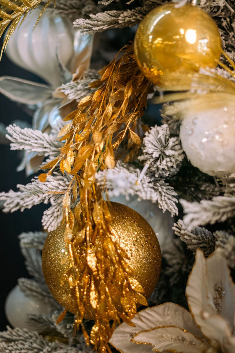 GoldHolidayDecor-TheBelleNoel8