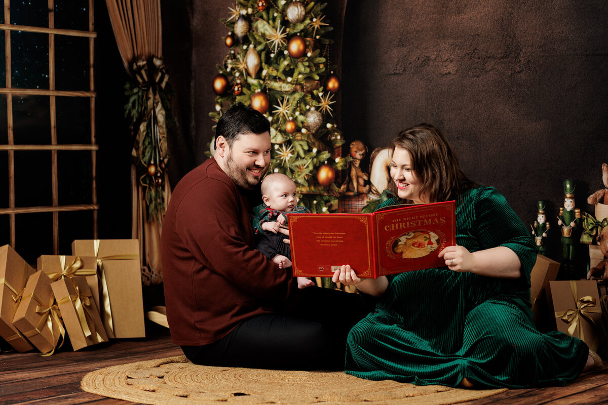 Best NWA holiday photographer, holiday portraits near me, Northwest Arkansas holiday photography, NW Arkansas holiday photos, NWA santa photos