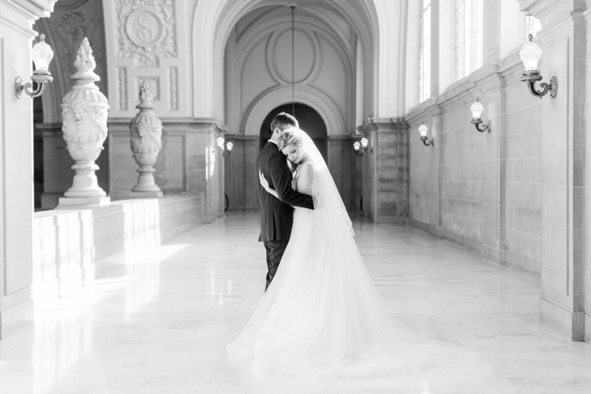 Best_San_Francisco_City_Hall_Wedding_photographer-011