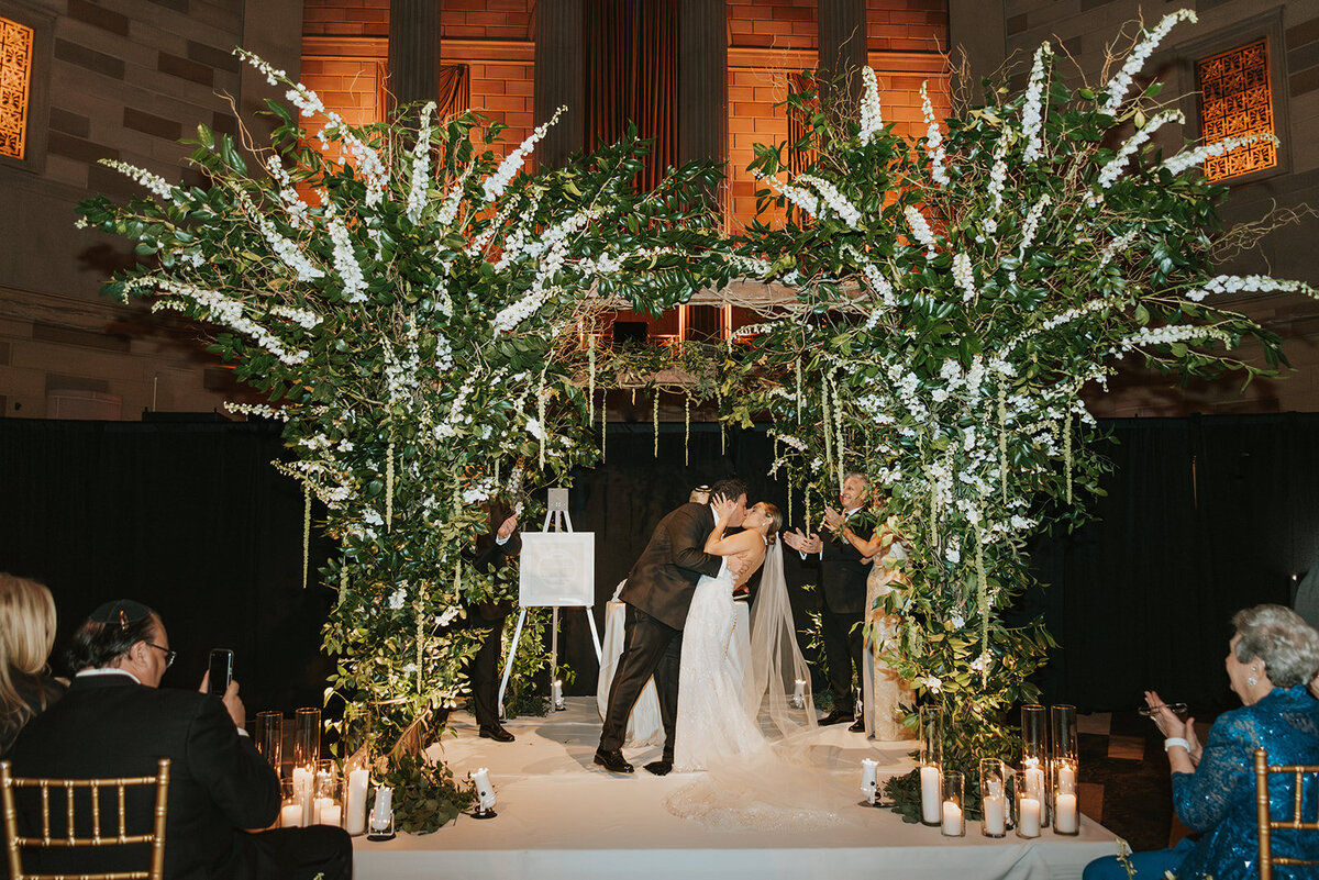 CORRIE-ZACH-NYC-WINTER-WEDDING-AT-GOTHAM-HALL_PHOTOS_BY_MARIA_B_LUNG_0775