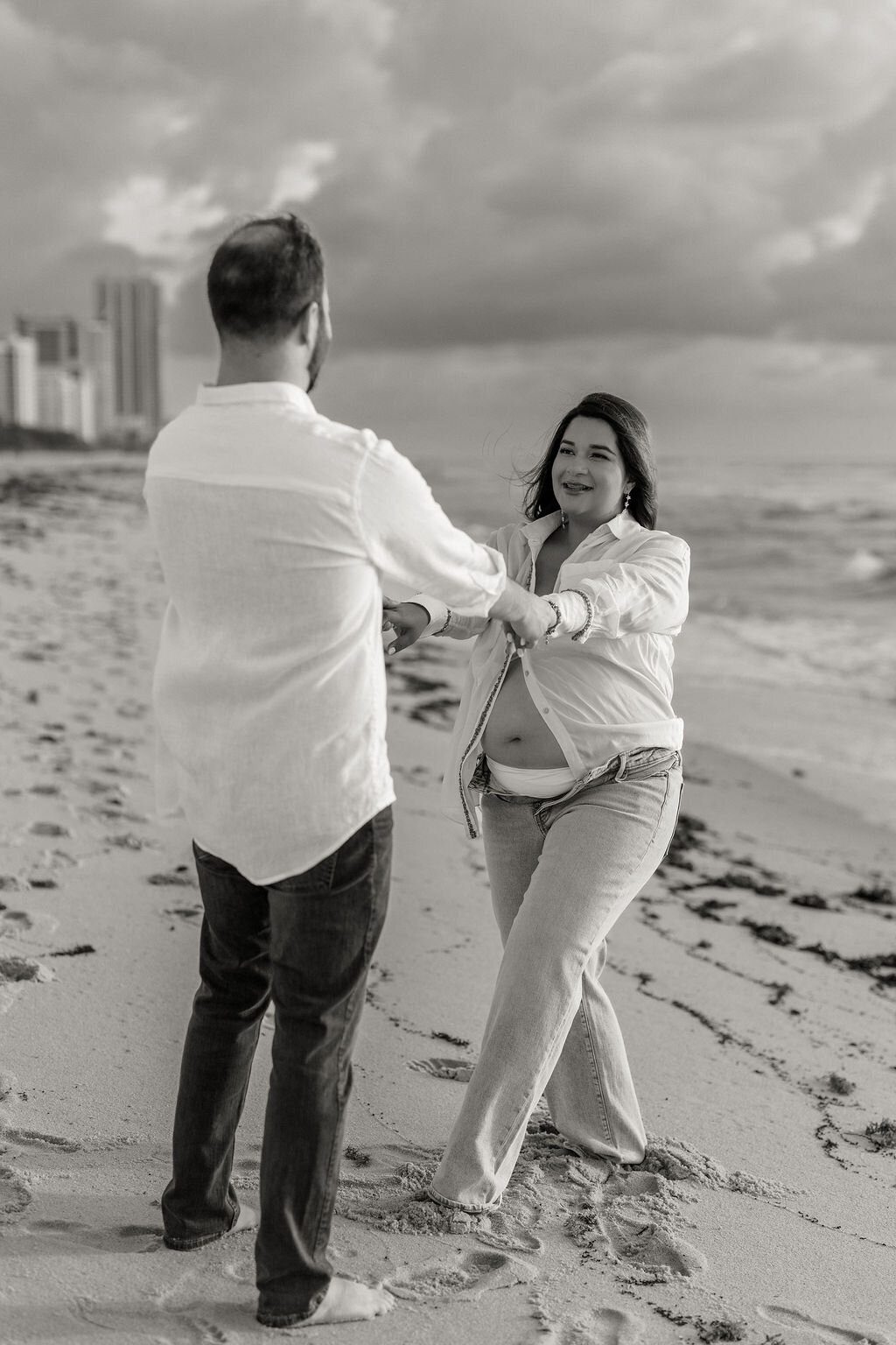 miami-candid-beach-maternity-photo-couple-laughing