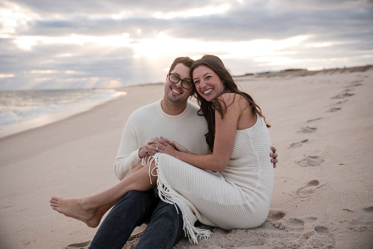 Romantic editorial picture of couple enjouying embrace in the Hamptons