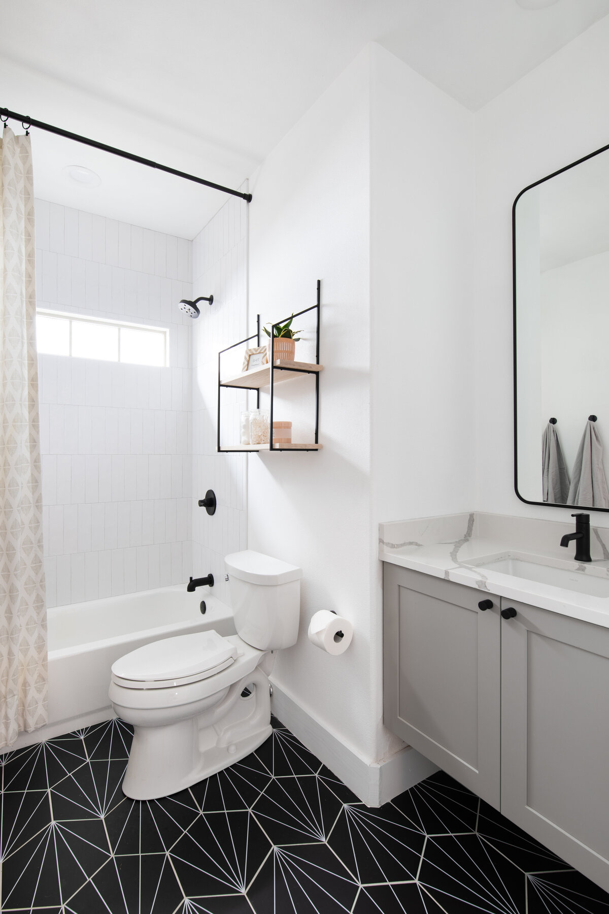 hello-home-small-bathroom-design-with-patterned-floor-contemporary-bathroom-renovation-ideas-2