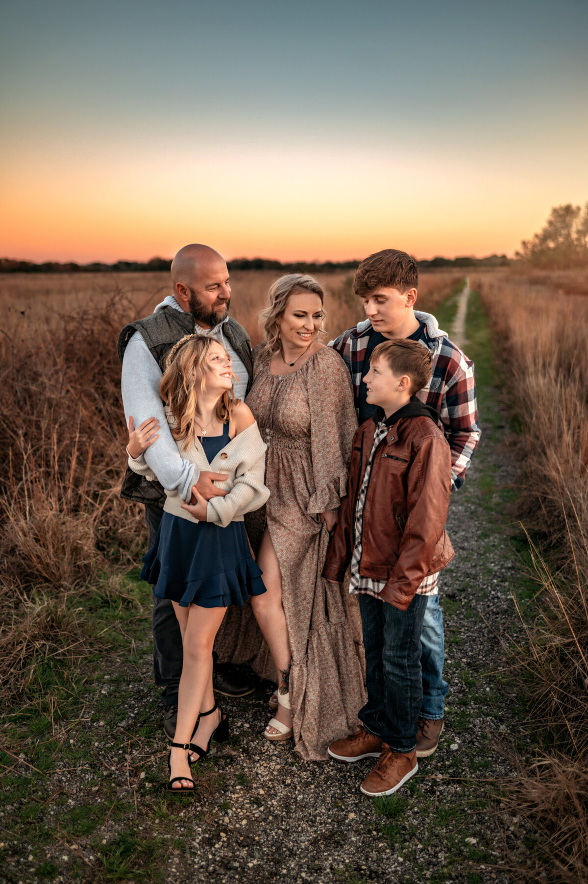 Mom-dad-kids-gravel-road