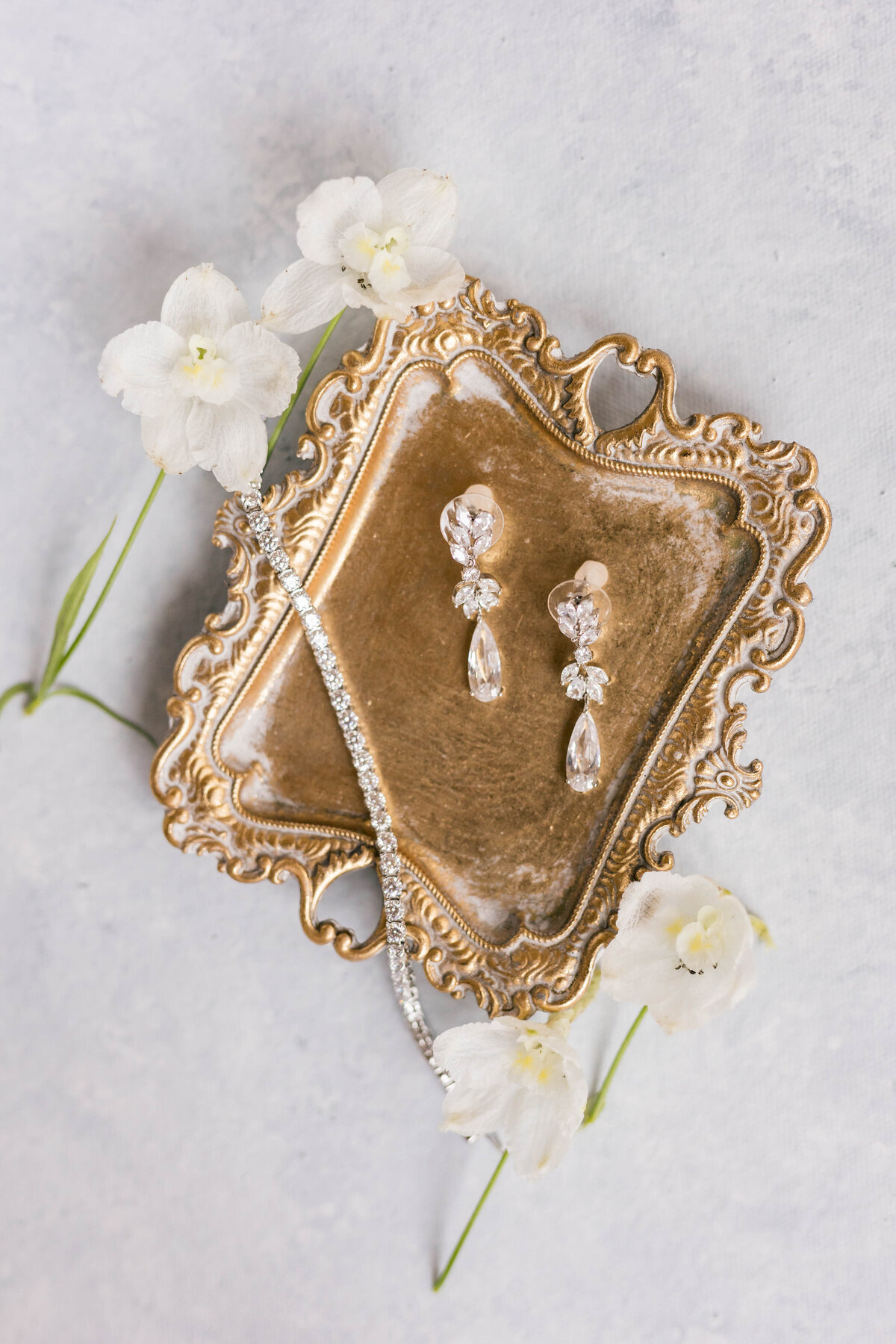 Vanessa + Chris Getting ready-4