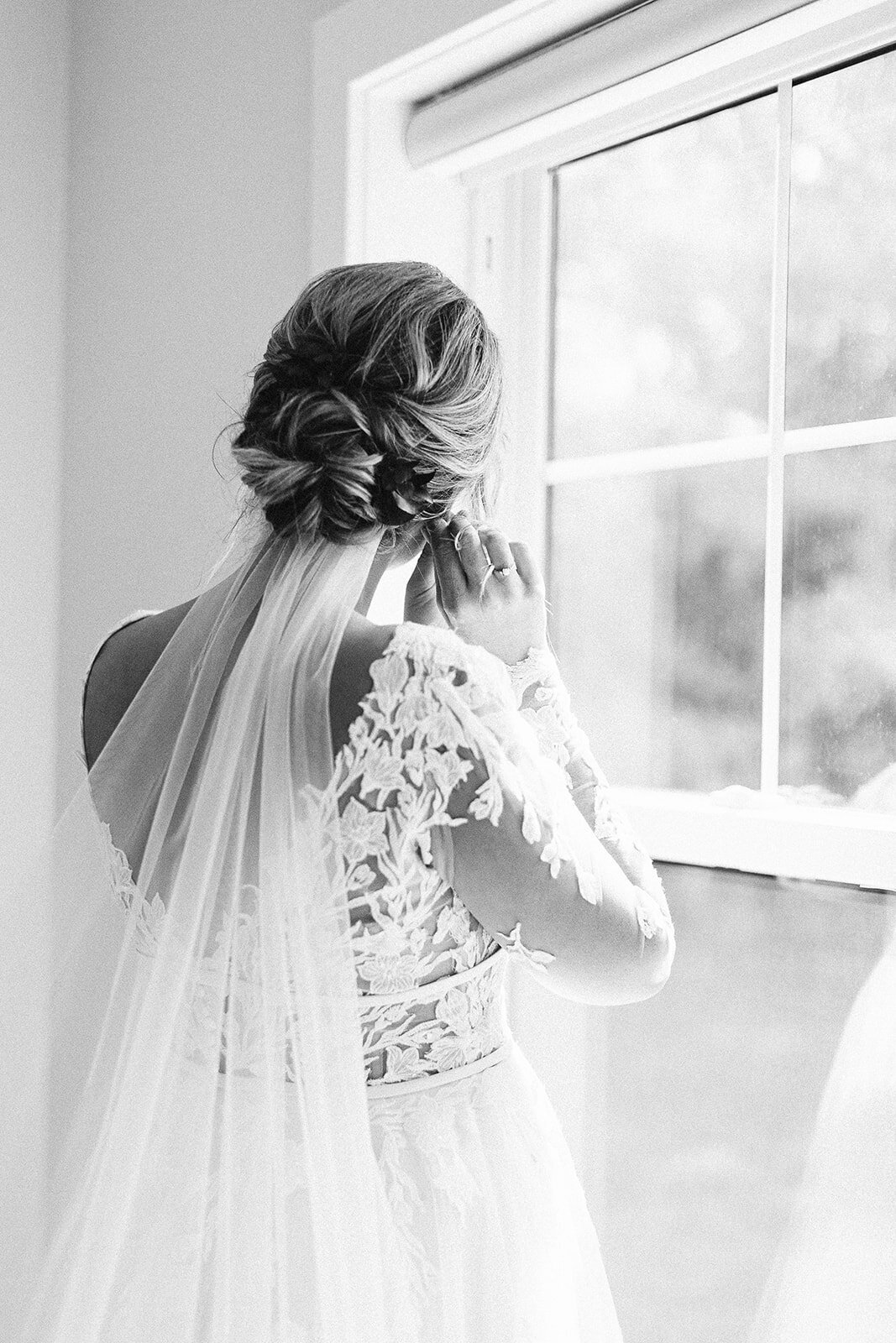 Timeless-Getting-Ready-Brial-Photos-Grand-Rapids-Photographer