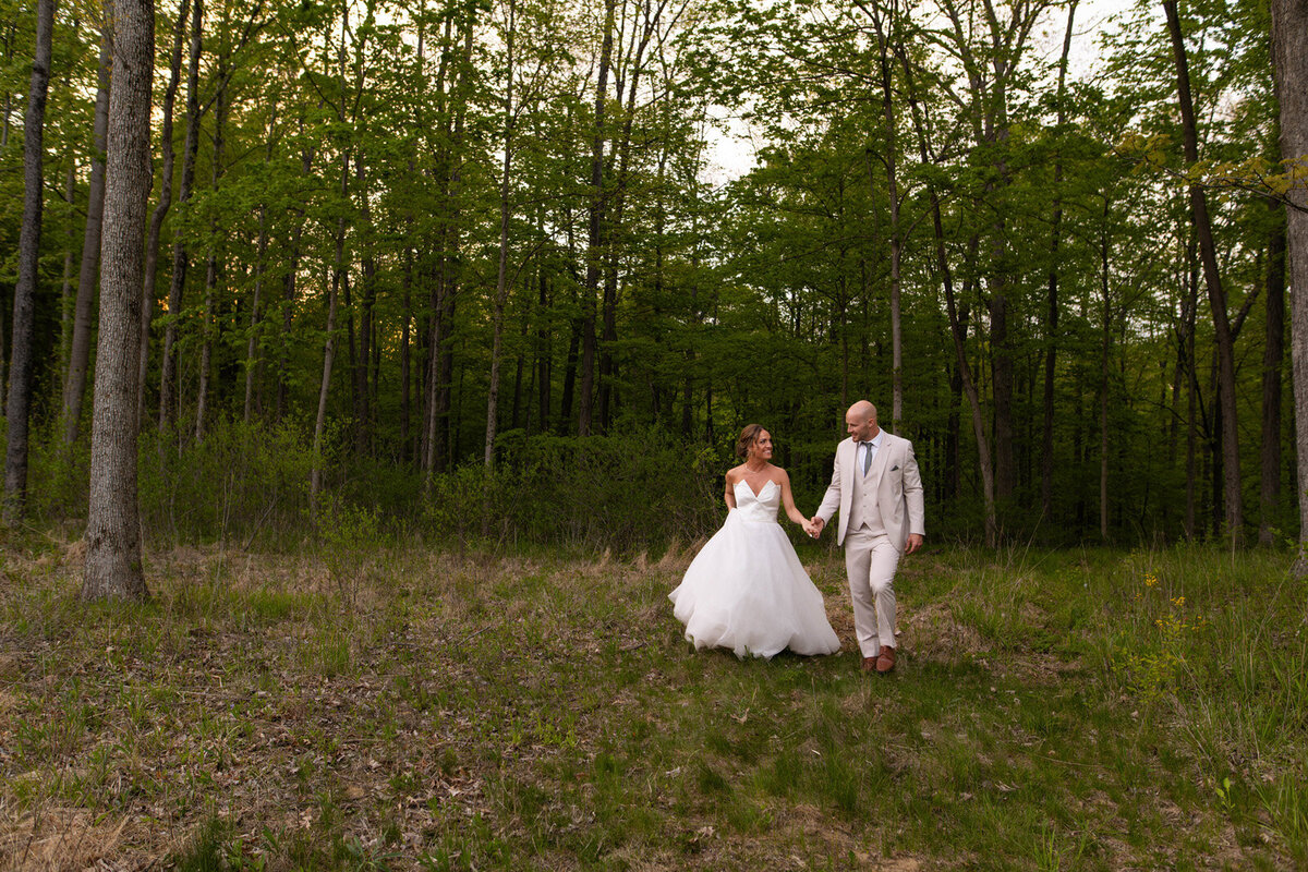 Indiana-wedding-photography-bride-groom-forest-stroll