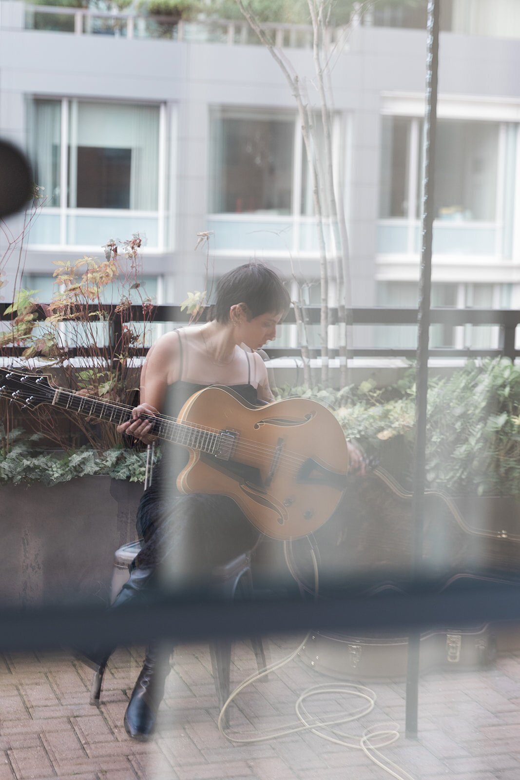 sydney faye guitar player