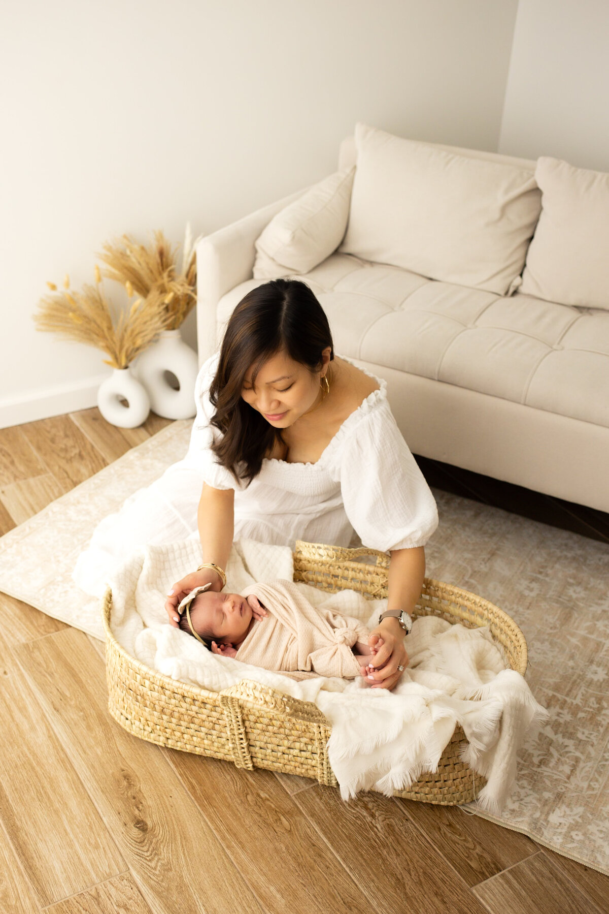 mother-embracing-newborn-lifestyle-session-scarsdale