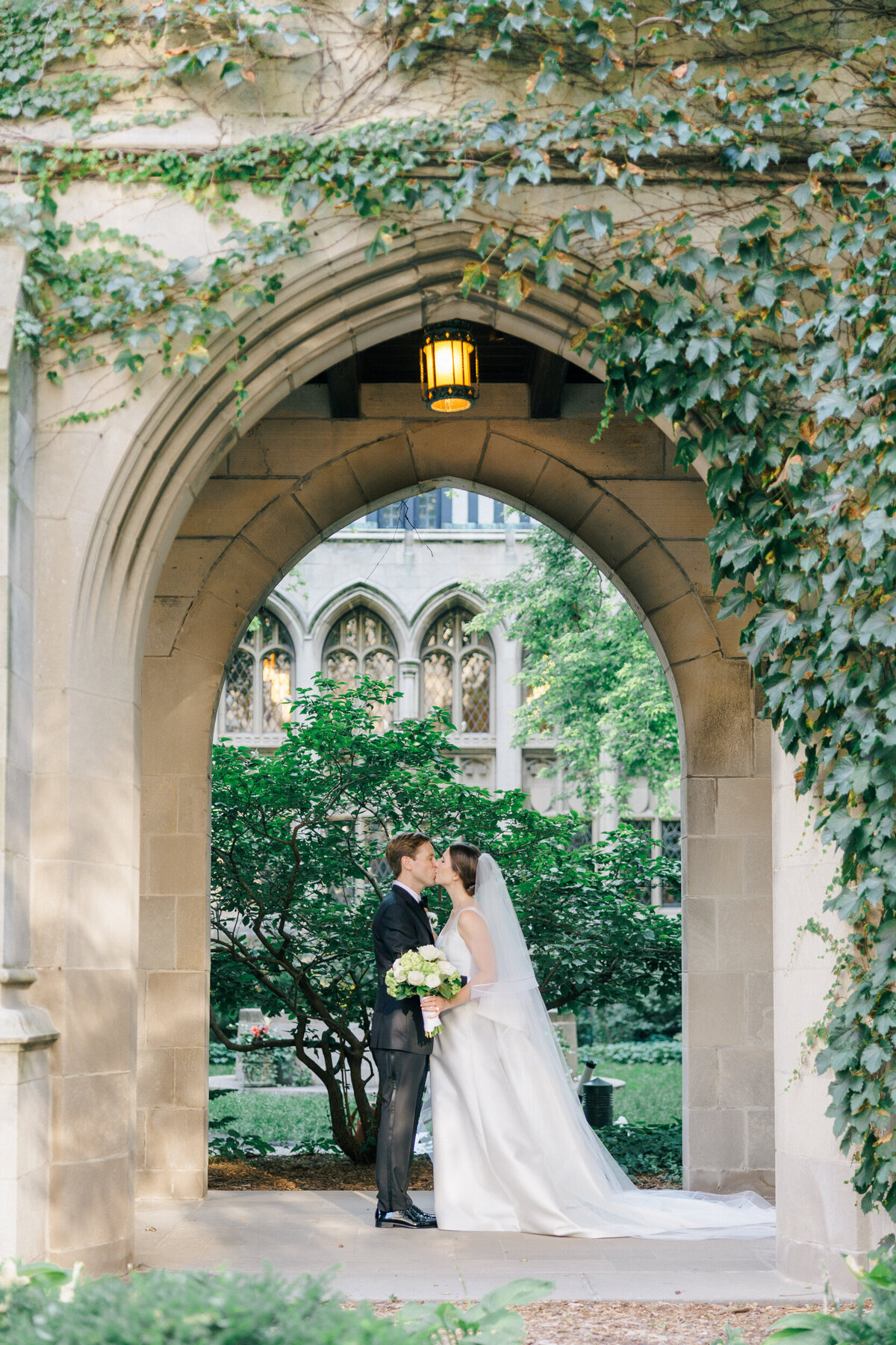 Lexi Benjamin Photography_Reynolds Chicago History Museum Wedding_07.06.24-187
