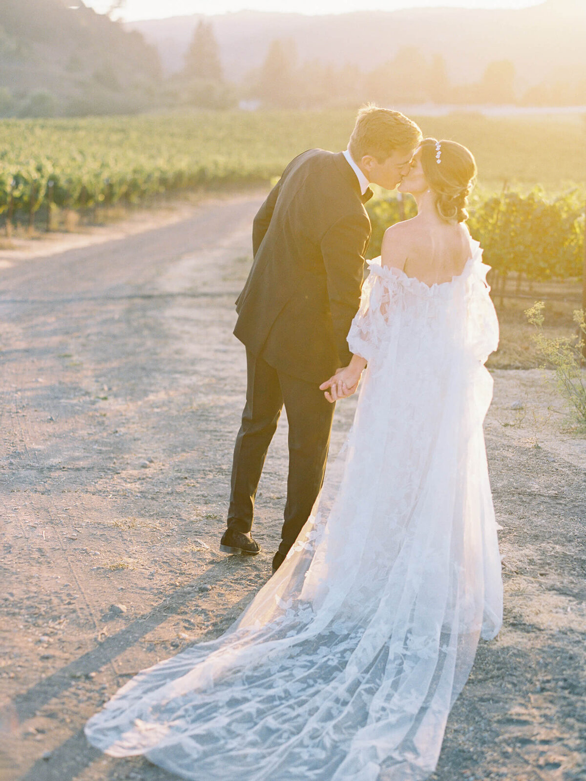 Modern-Fashion-Forward-Greengate-Ranchy-Vineyard-Wedding-Ashley-Ludaescher-Photography-0069