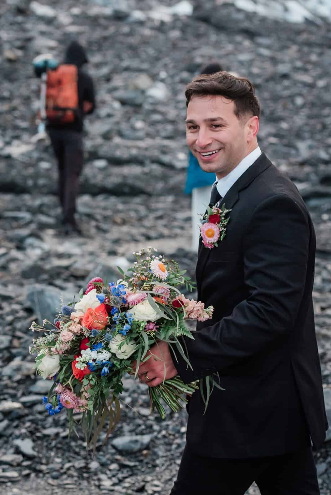 elopement-planning-for-alaska-glacier-weddings-Soul-and-Sky-Weddings