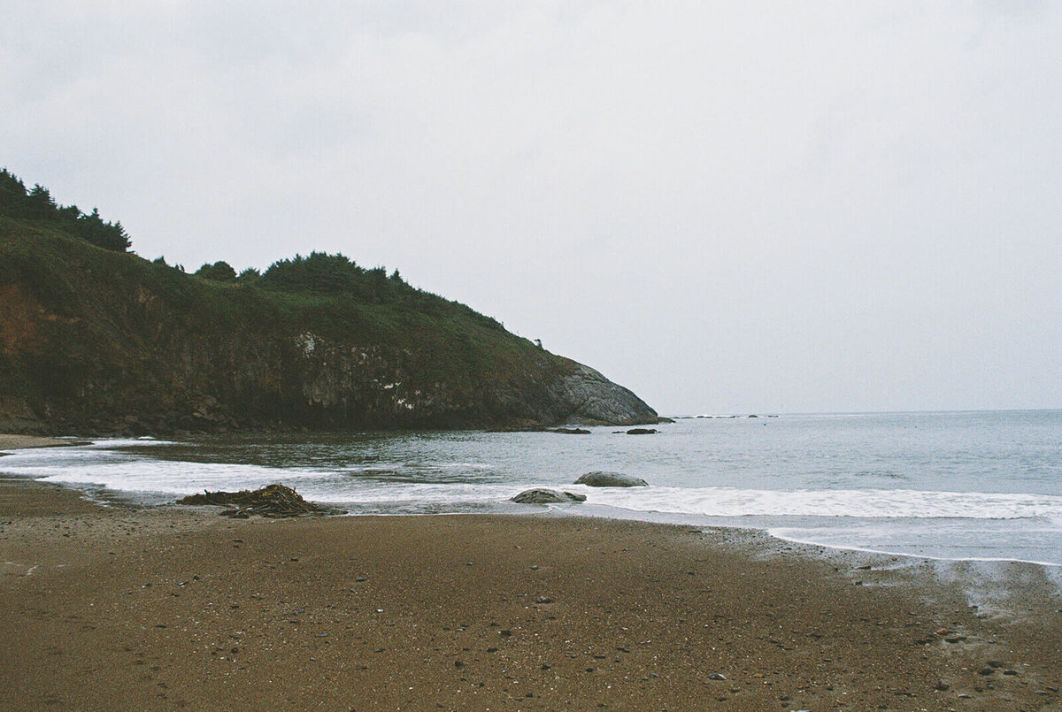 Waves crashing on the beach line and large rocks on the Oregon coast. 