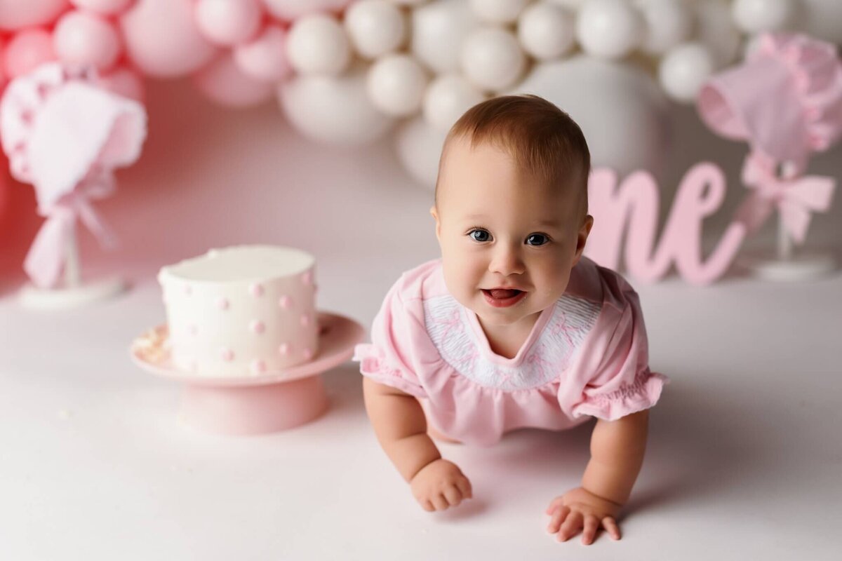 NW Arkansas cake smash photographer, cake smash photography near me, baby birthday photoshoot NW Arkansas
