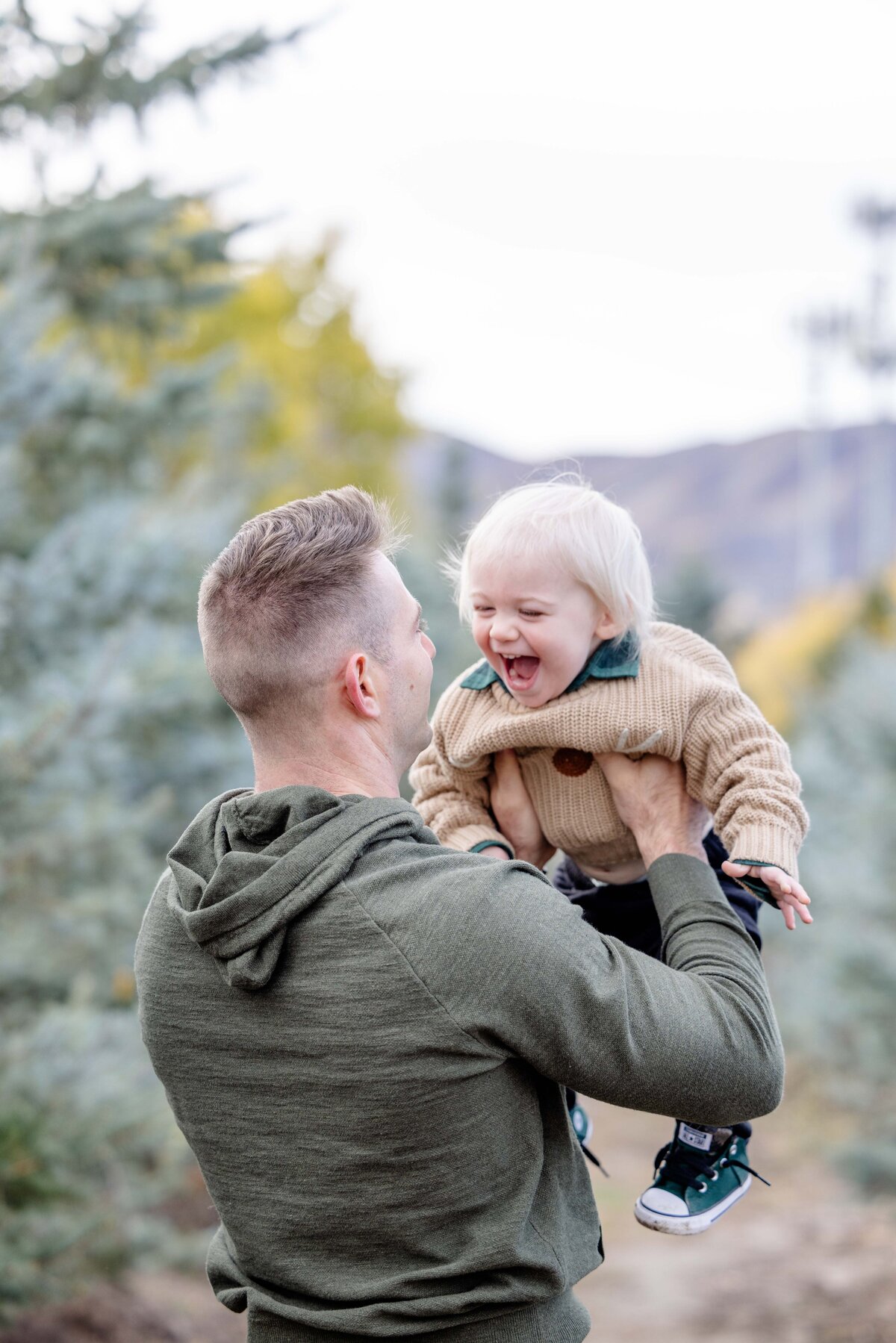 Utah-County-UT-Christmas-Tree-Farm-Mini-Session-Magnolia-and-Grace-Photography-Co-AshbyilyinJ-# (1)-30
