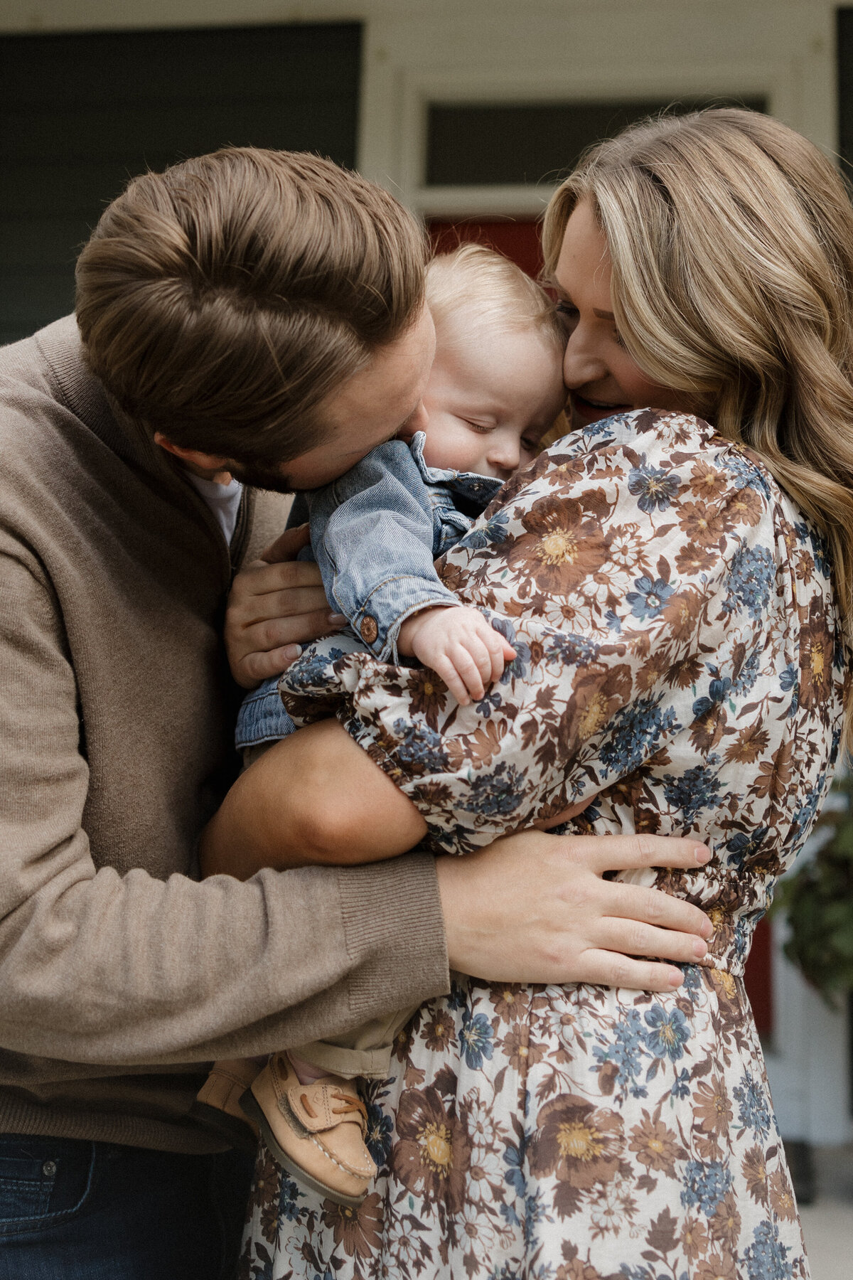 Indianapolis family photographer parents cuddling newborn