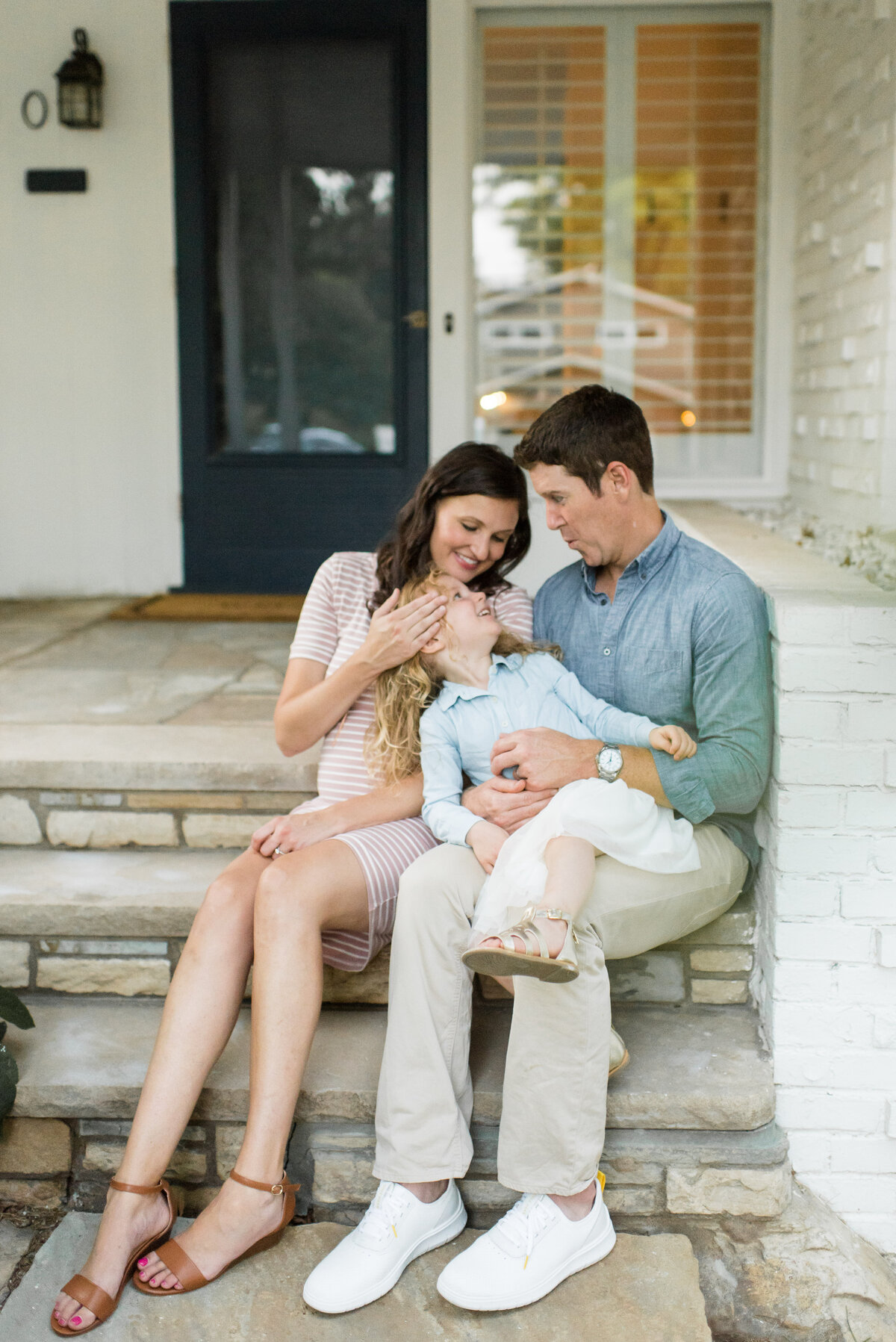 front-step-family-photo