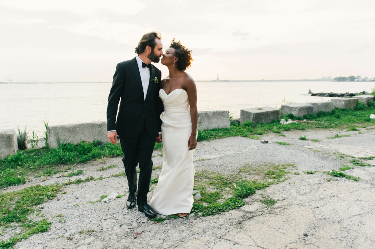 libertywarehouse.brooklyn.wedding.katharris-48