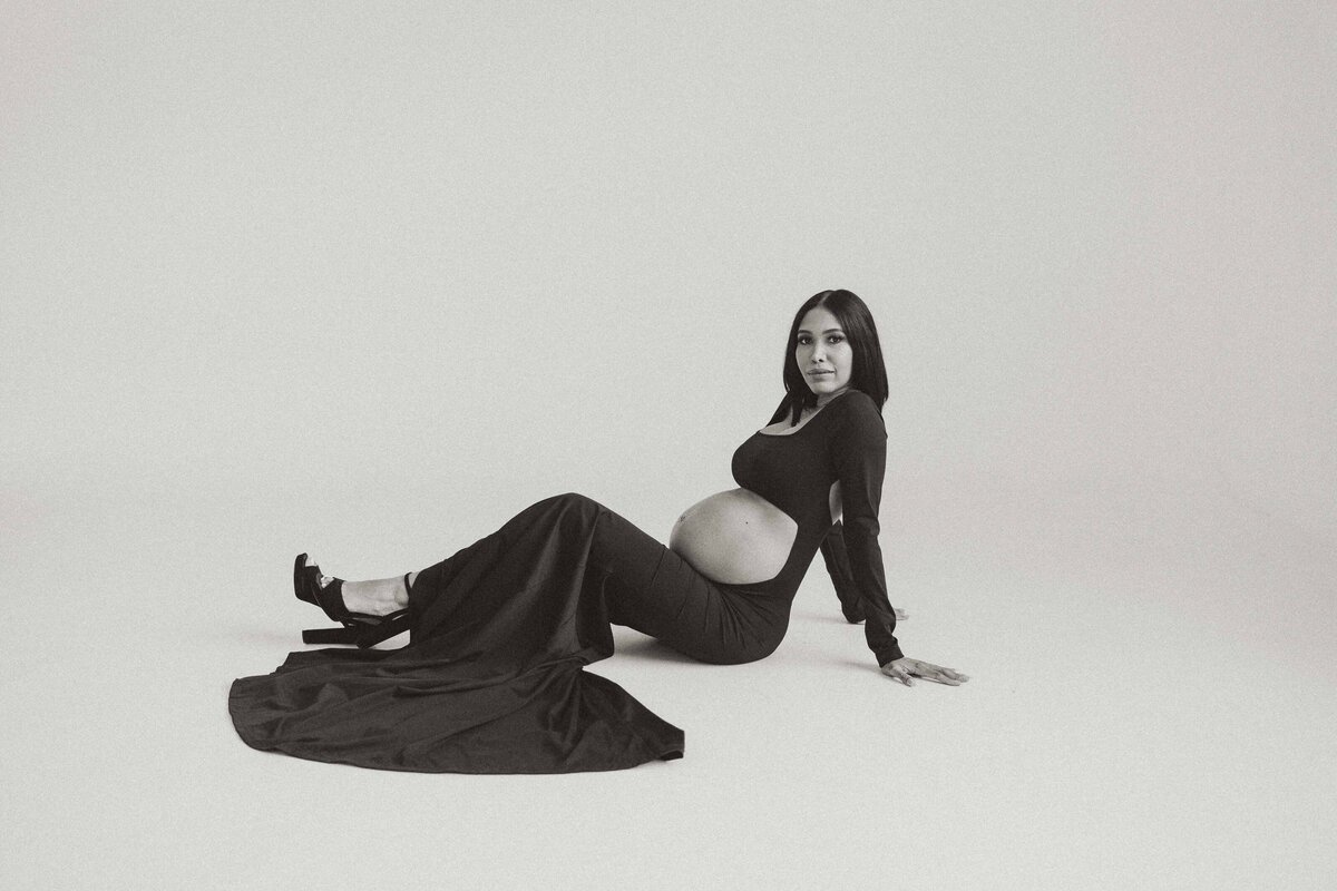 MariolisDarrinMaternityBW-25